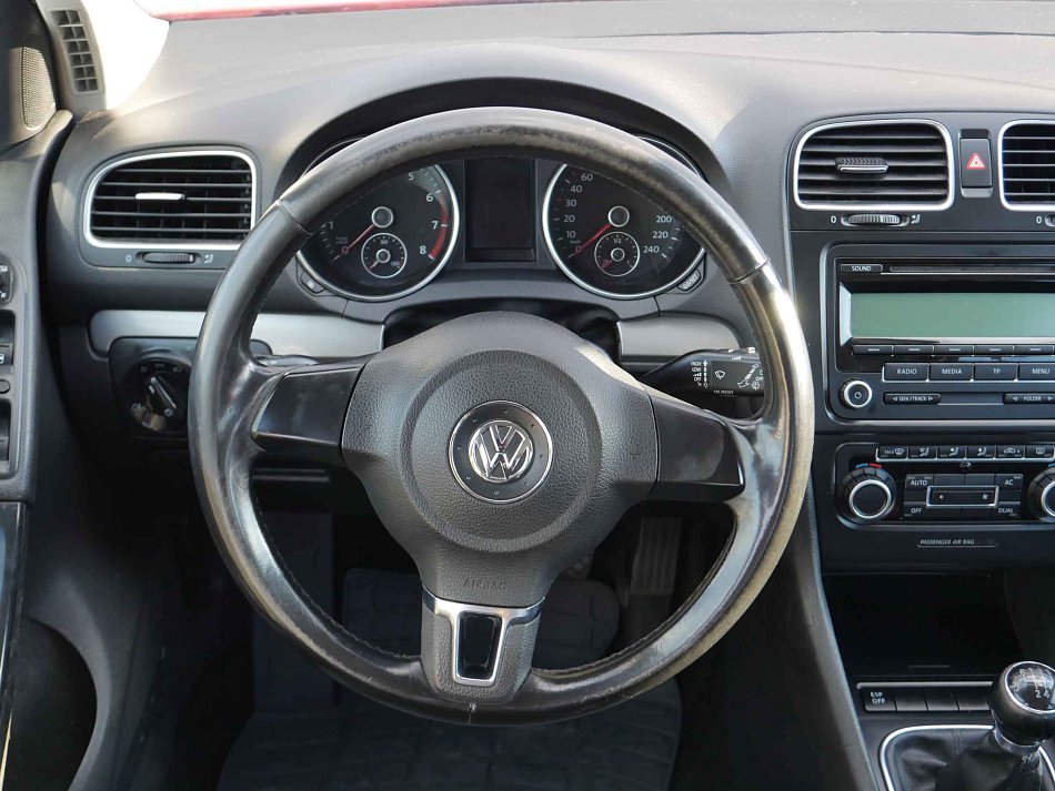 Volkswagen Golf 1.6 MPi 