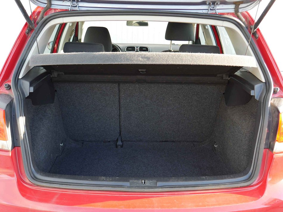 Volkswagen Golf 1.6 MPi 