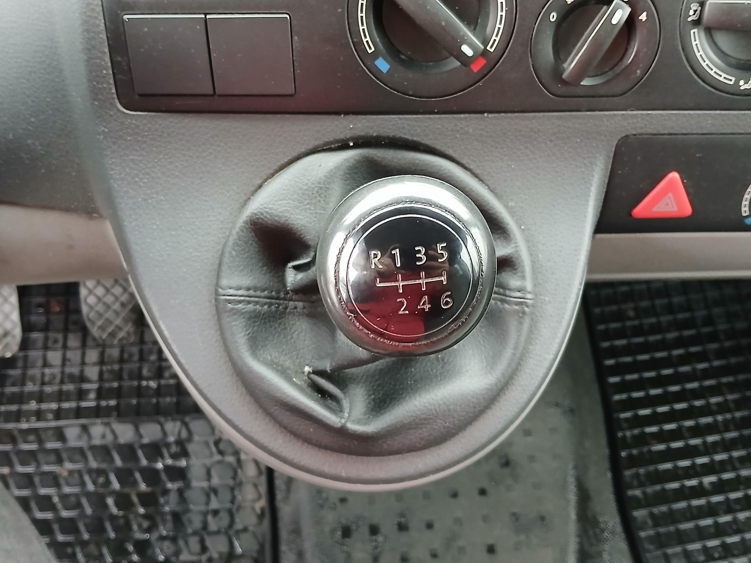 Volkswagen Transporter, 2004 - pohled č. 15