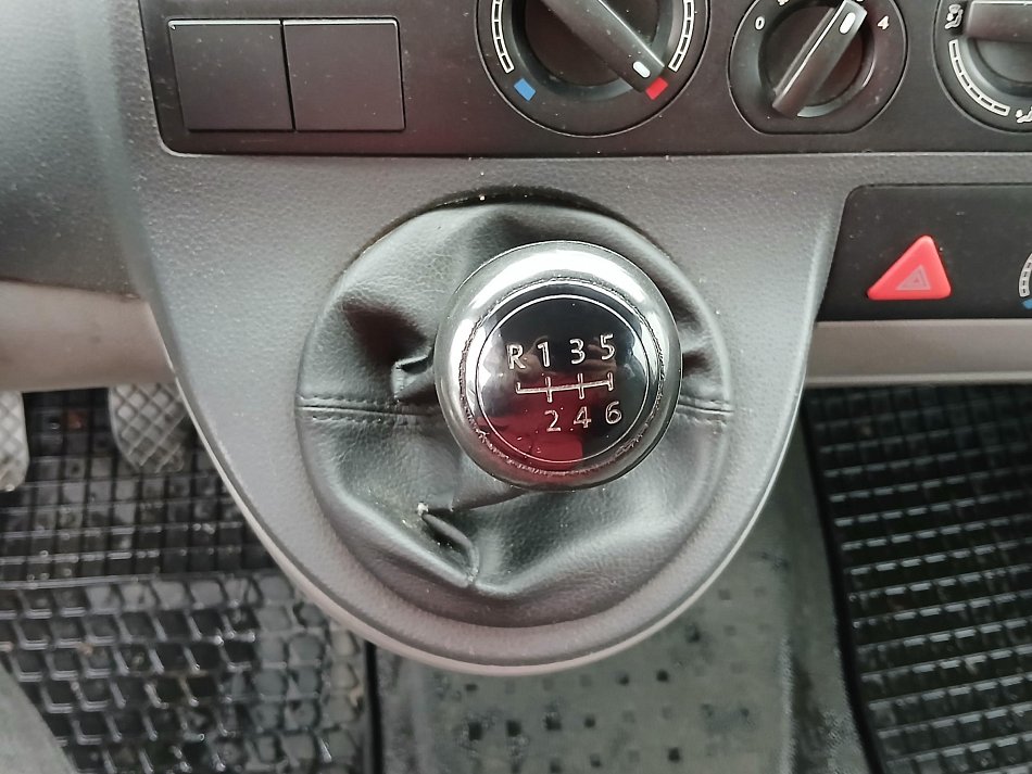 Volkswagen Transporter 2.5TDi  6míst