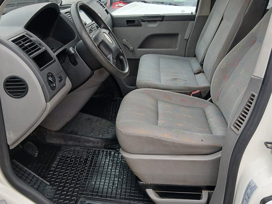 Volkswagen Transporter 2.5TDi  6míst