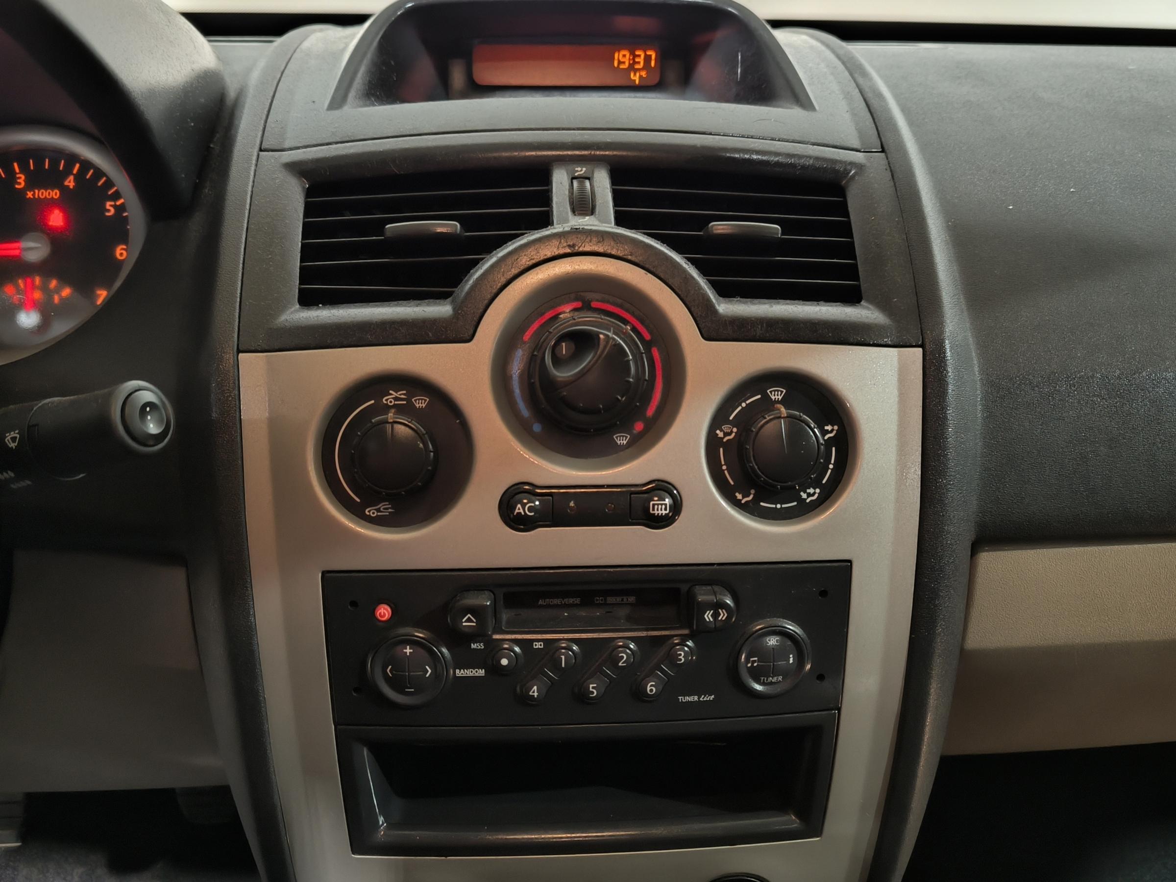 Renault Mégane, 2004 - pohled č. 14