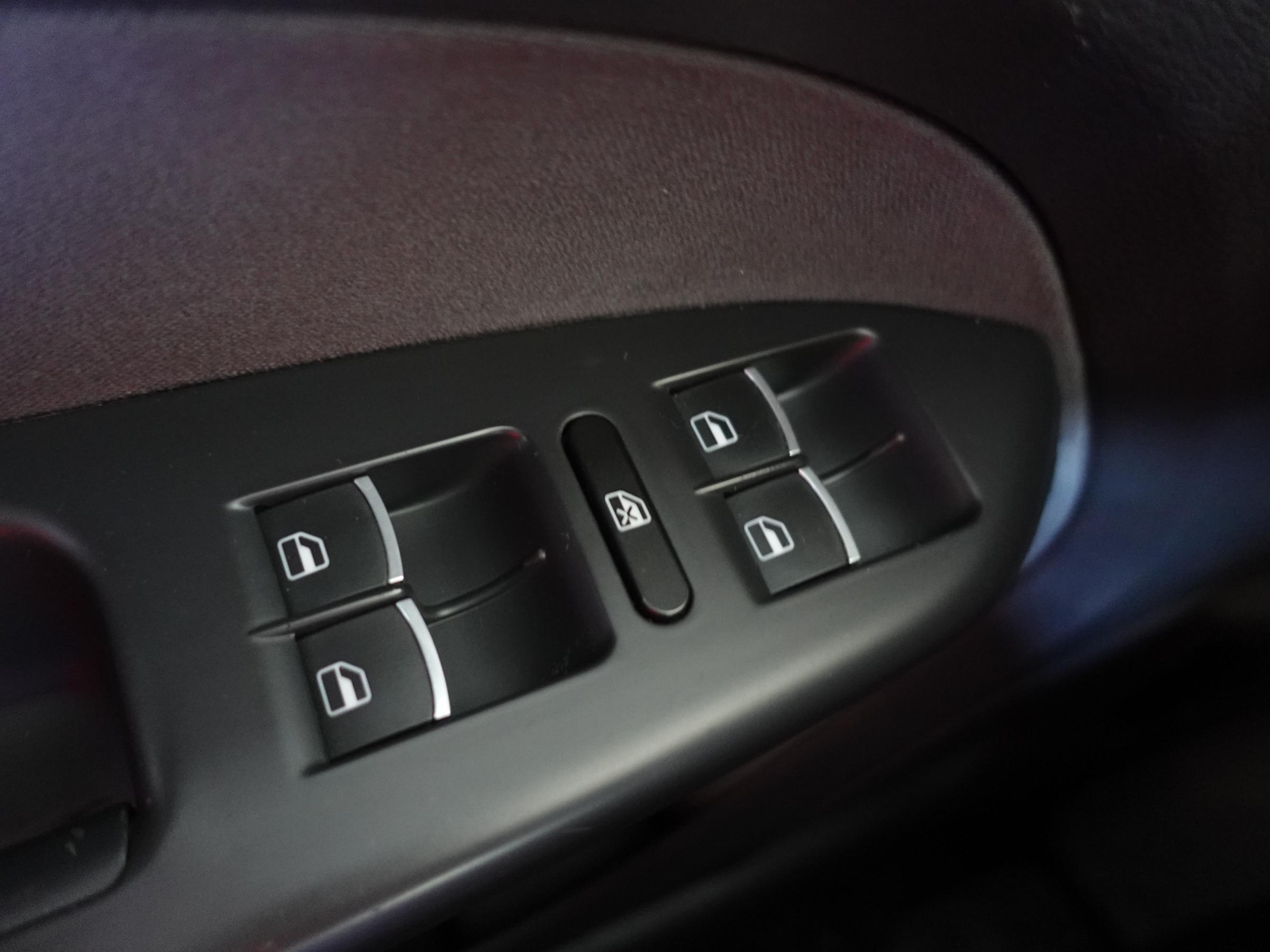 Volkswagen Touran, 2011 - pohled č. 14