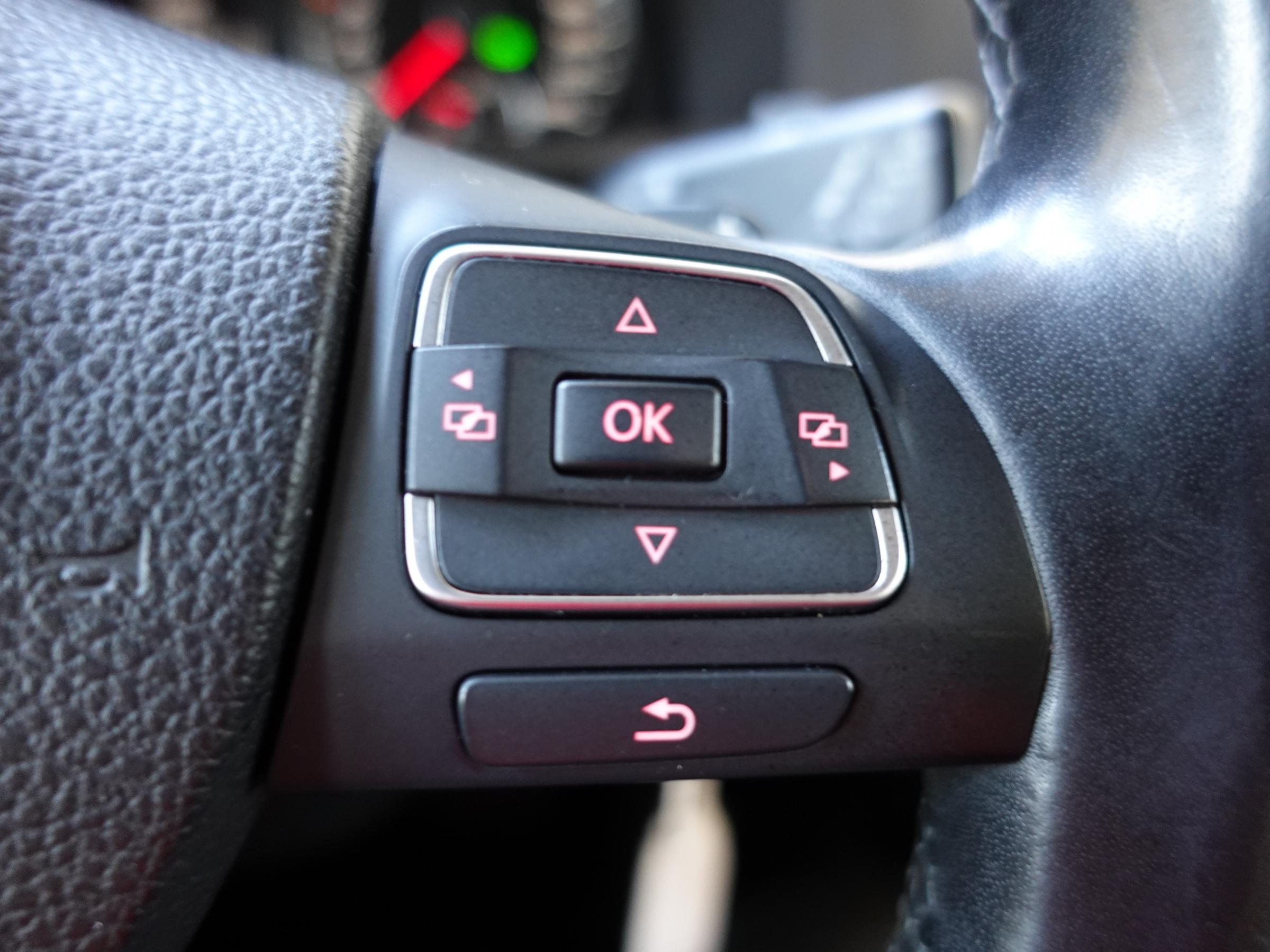 Volkswagen Touran, 2011 - pohled č. 16