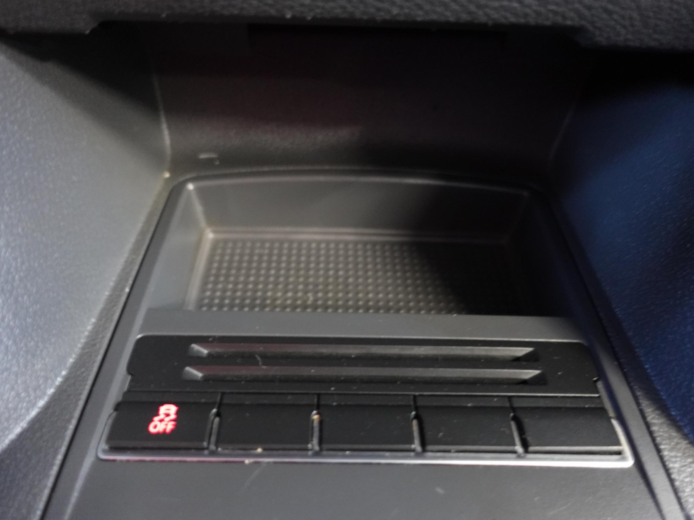 Volkswagen Touran, 2011 - pohled č. 20