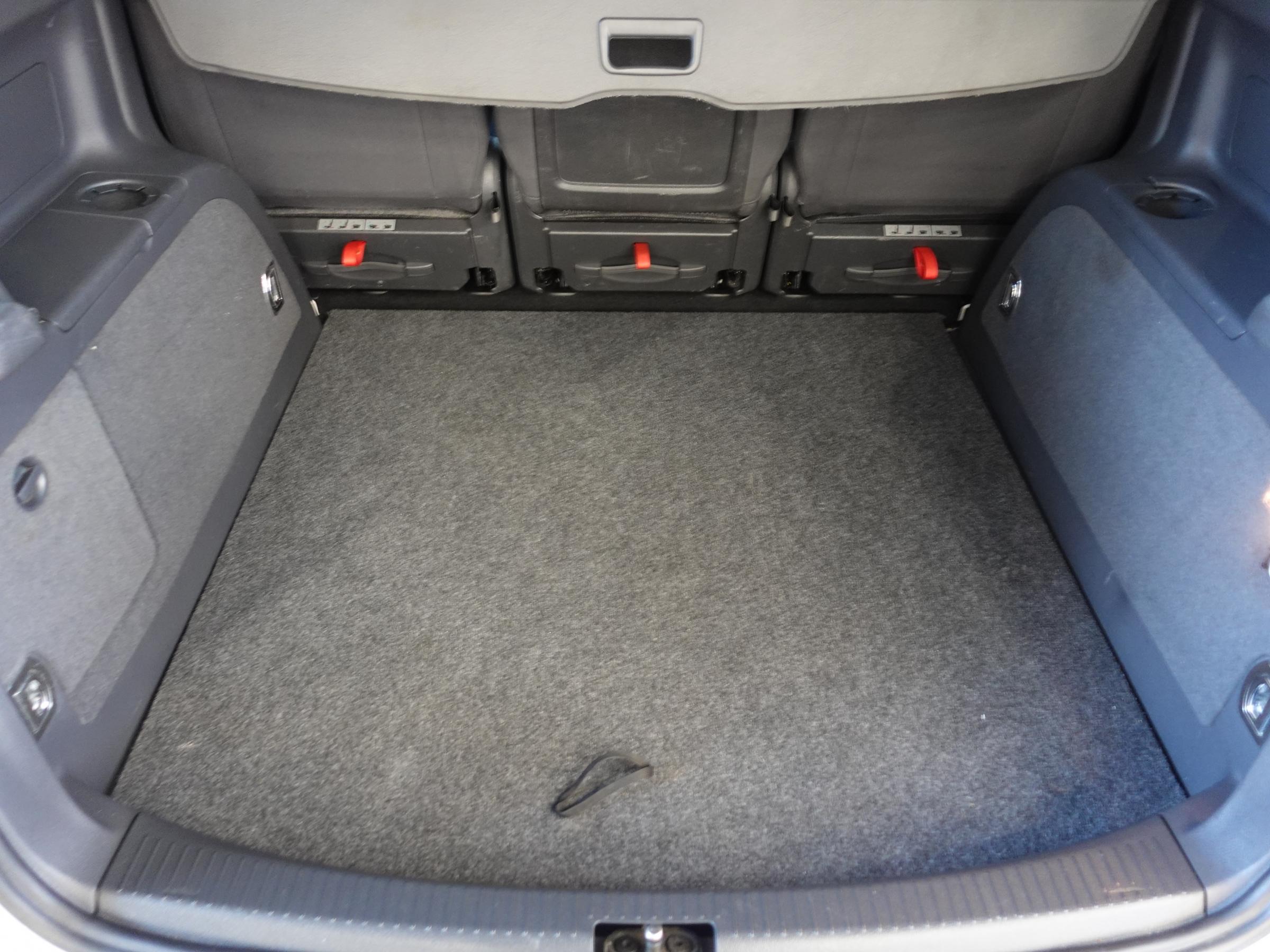 Volkswagen Touran, 2011 - pohled č. 7