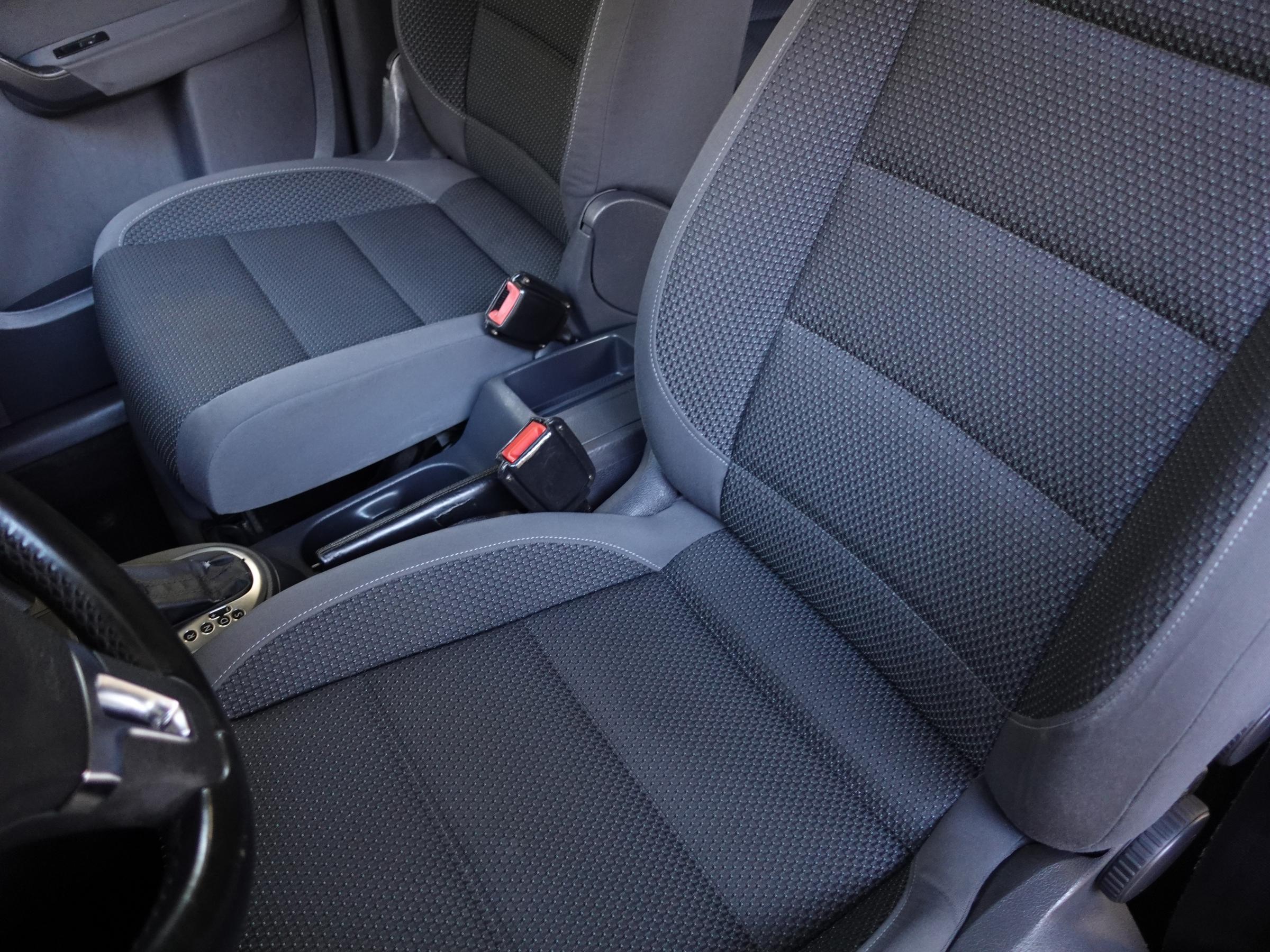 Volkswagen Touran, 2011 - pohled č. 9