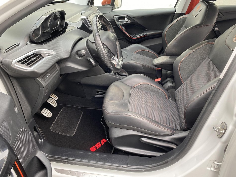 Peugeot 208 1.2PT Roland Garros