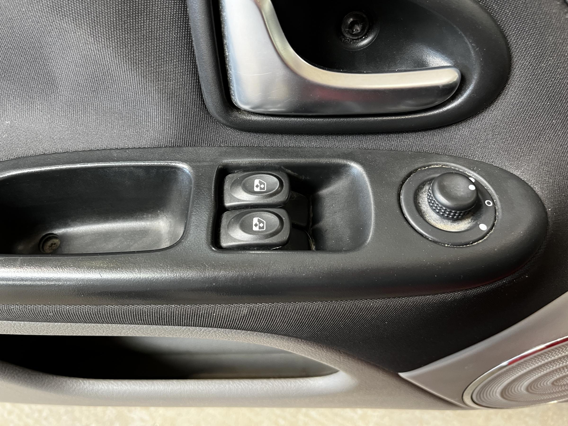 Renault Thalia, 2012 - pohled č. 12