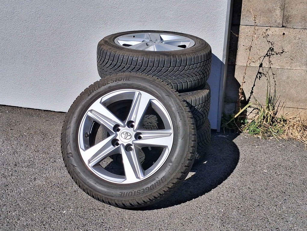 Toyota Corolla 1.8 e-CVT Comfort