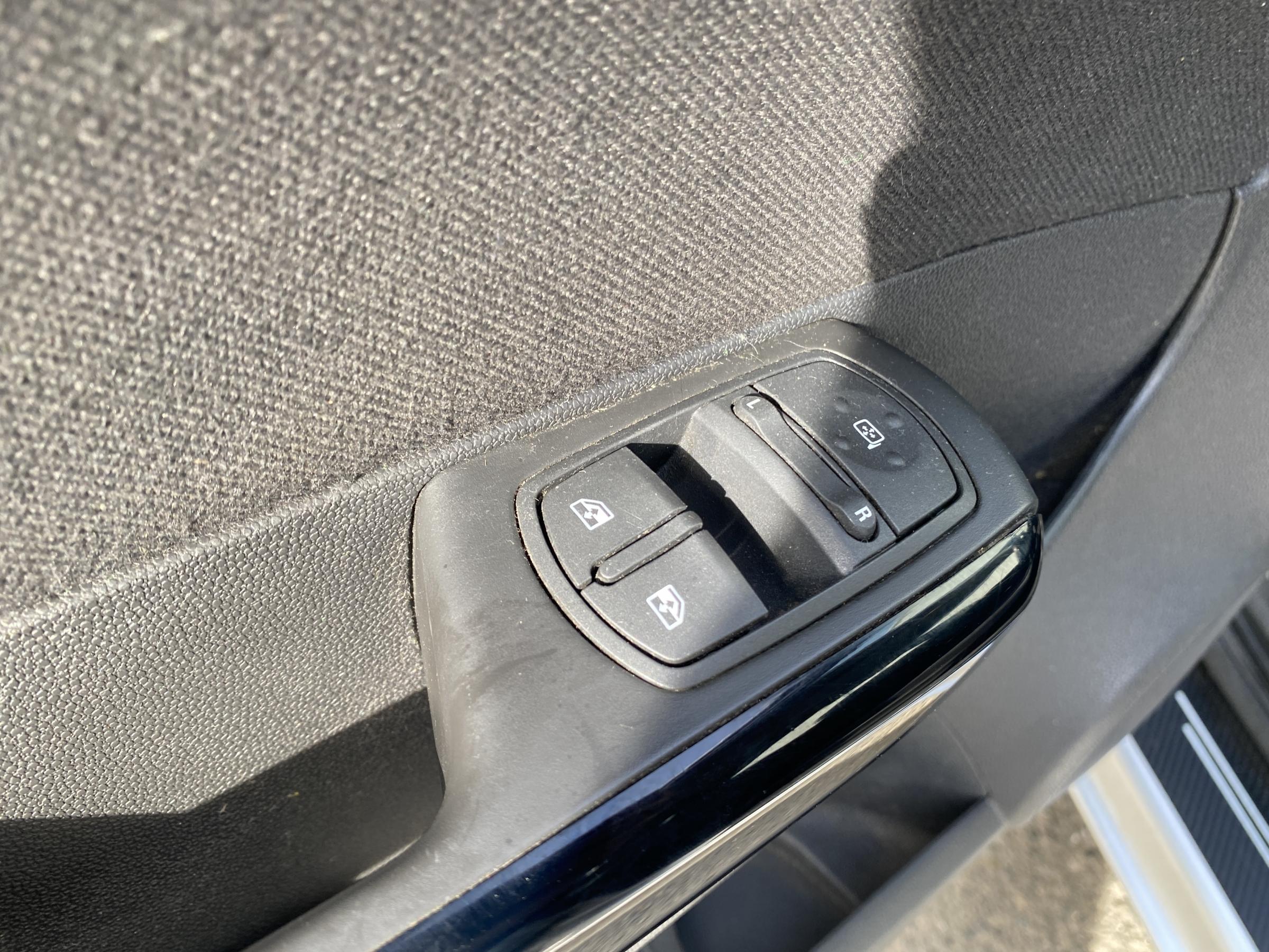 Opel Corsa, 2008 - pohled č. 13