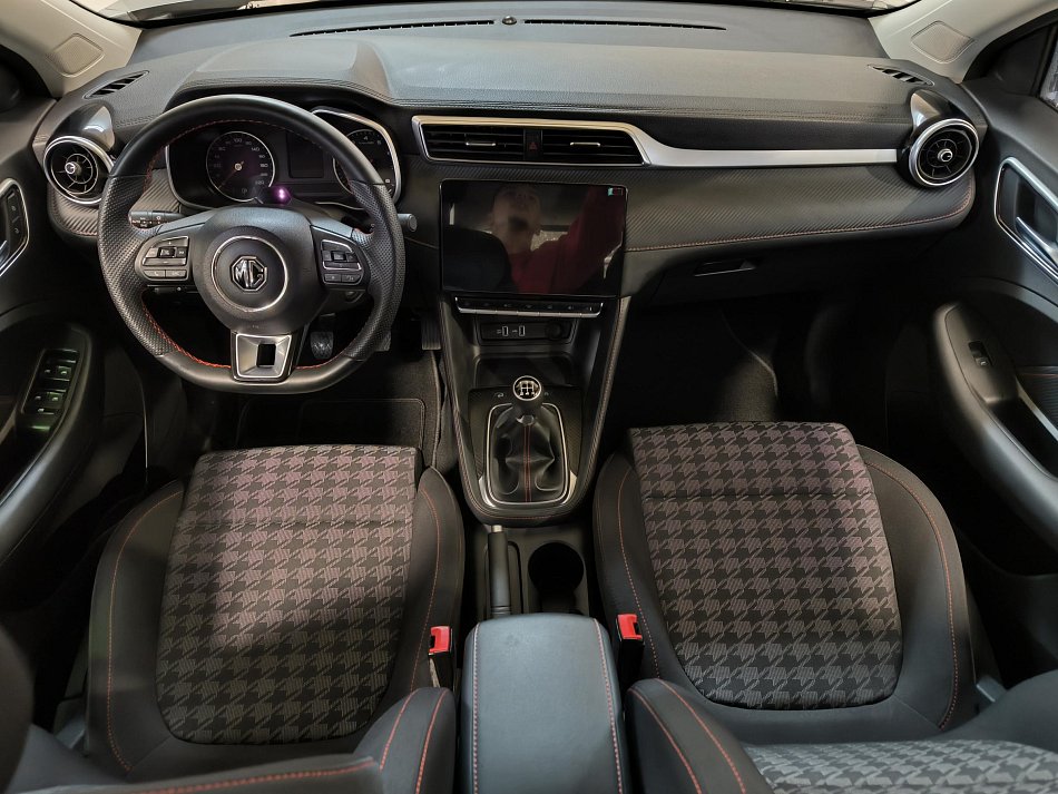 MG ZS 1.5 i Essential