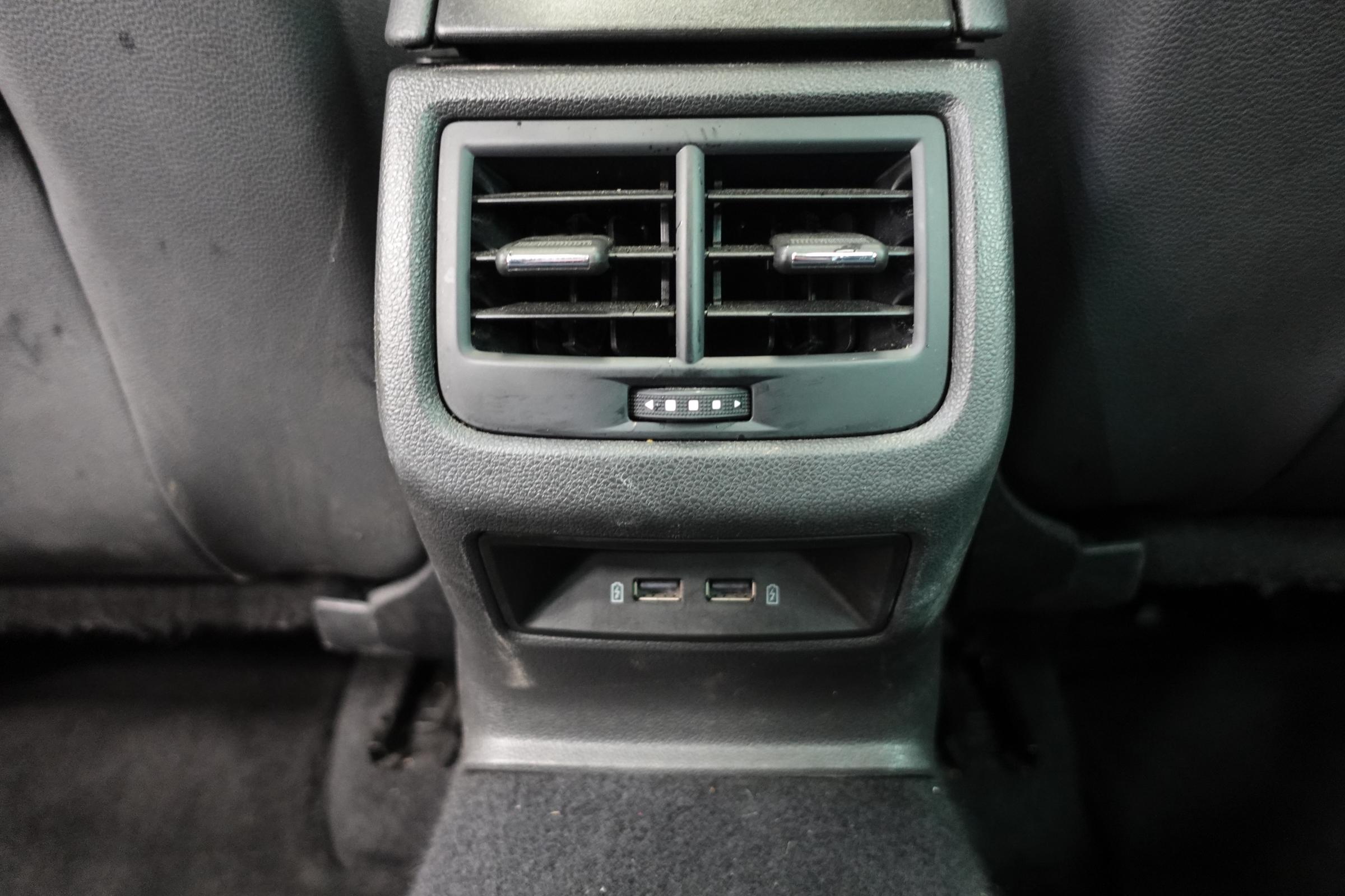 Seat Leon, 2020 - pohled č. 21