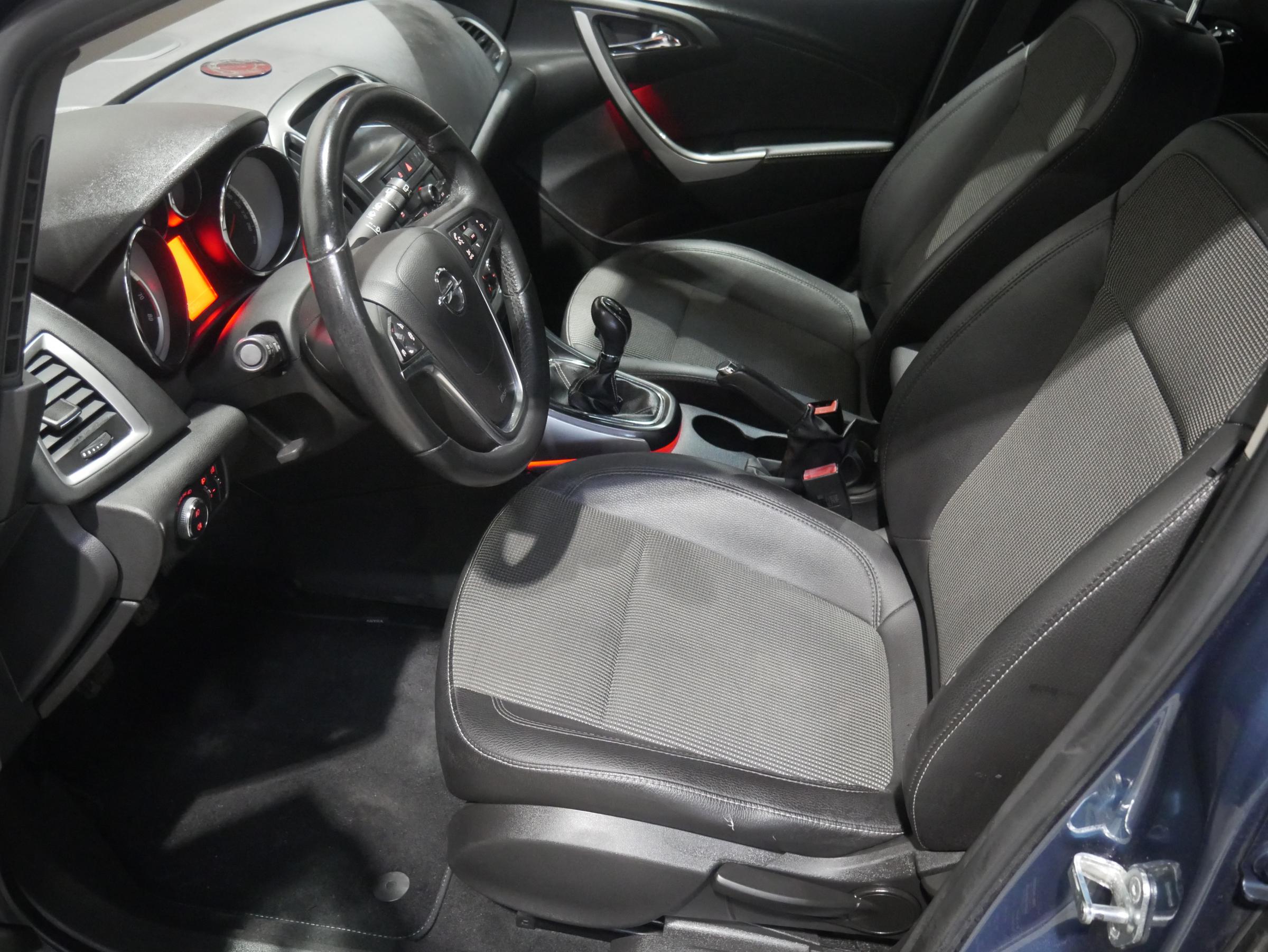 Opel Astra, 2013 - pohled č. 10