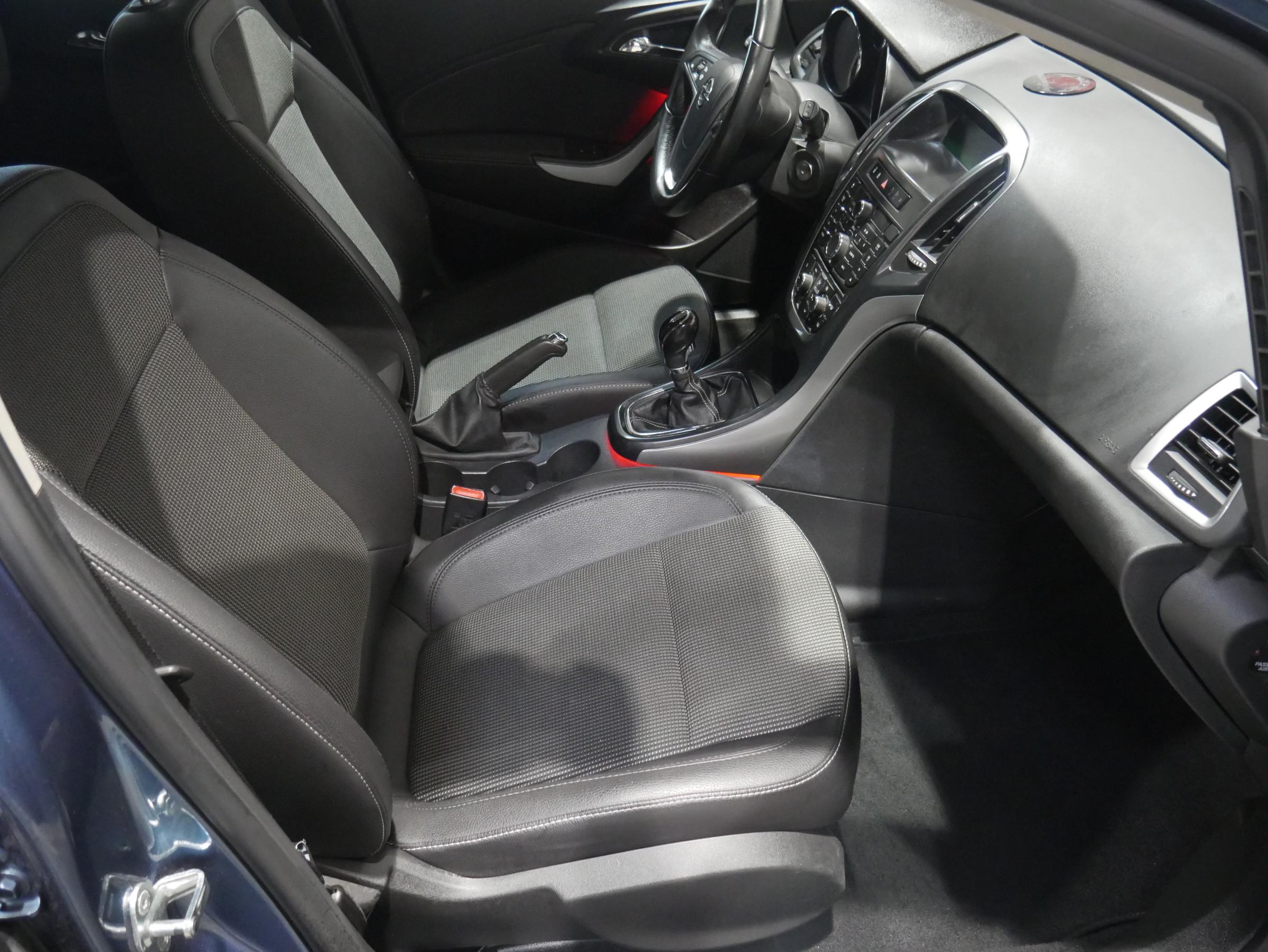 Opel Astra, 2013 - pohled č. 12