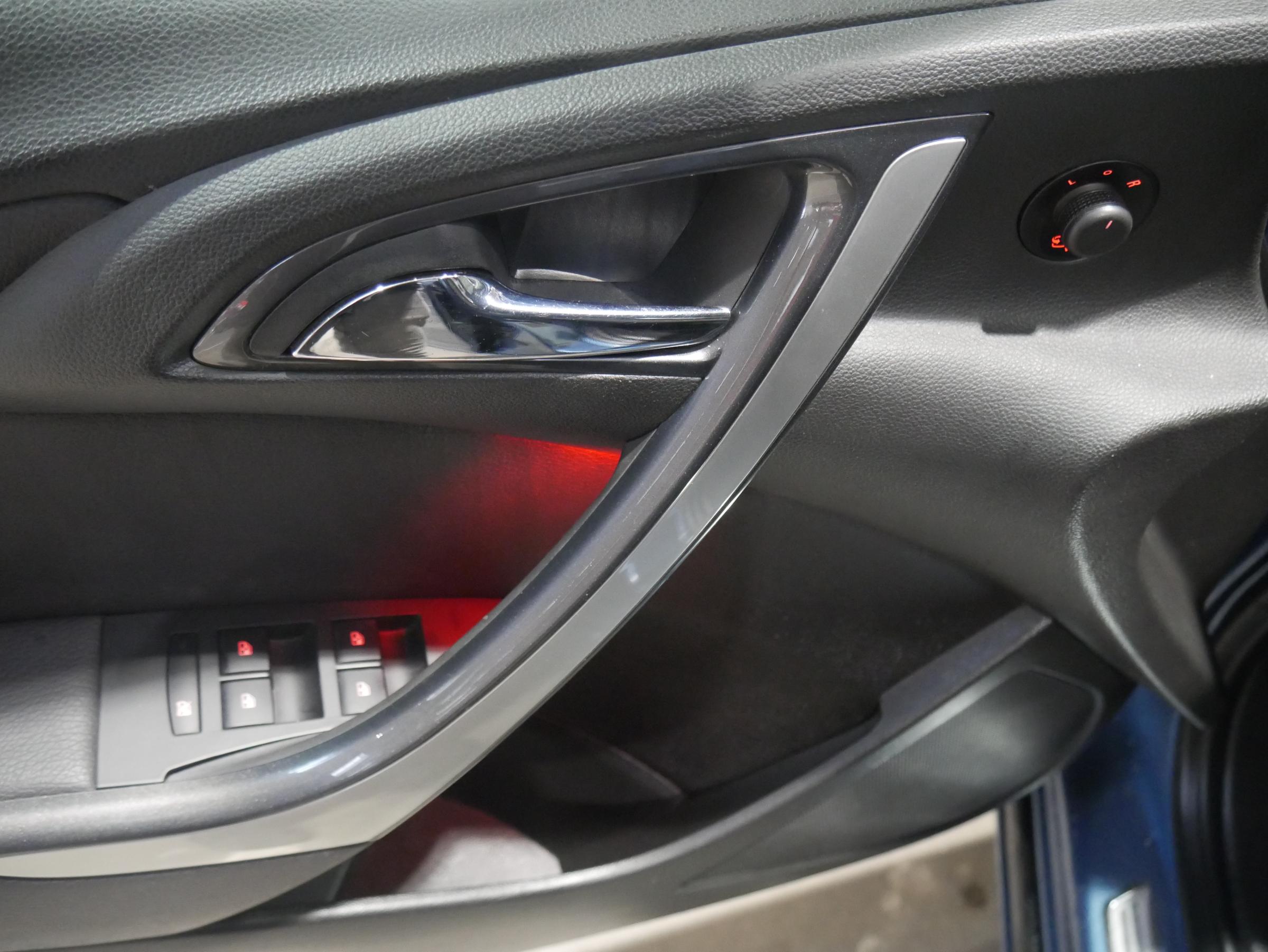 Opel Astra, 2013 - pohled č. 14