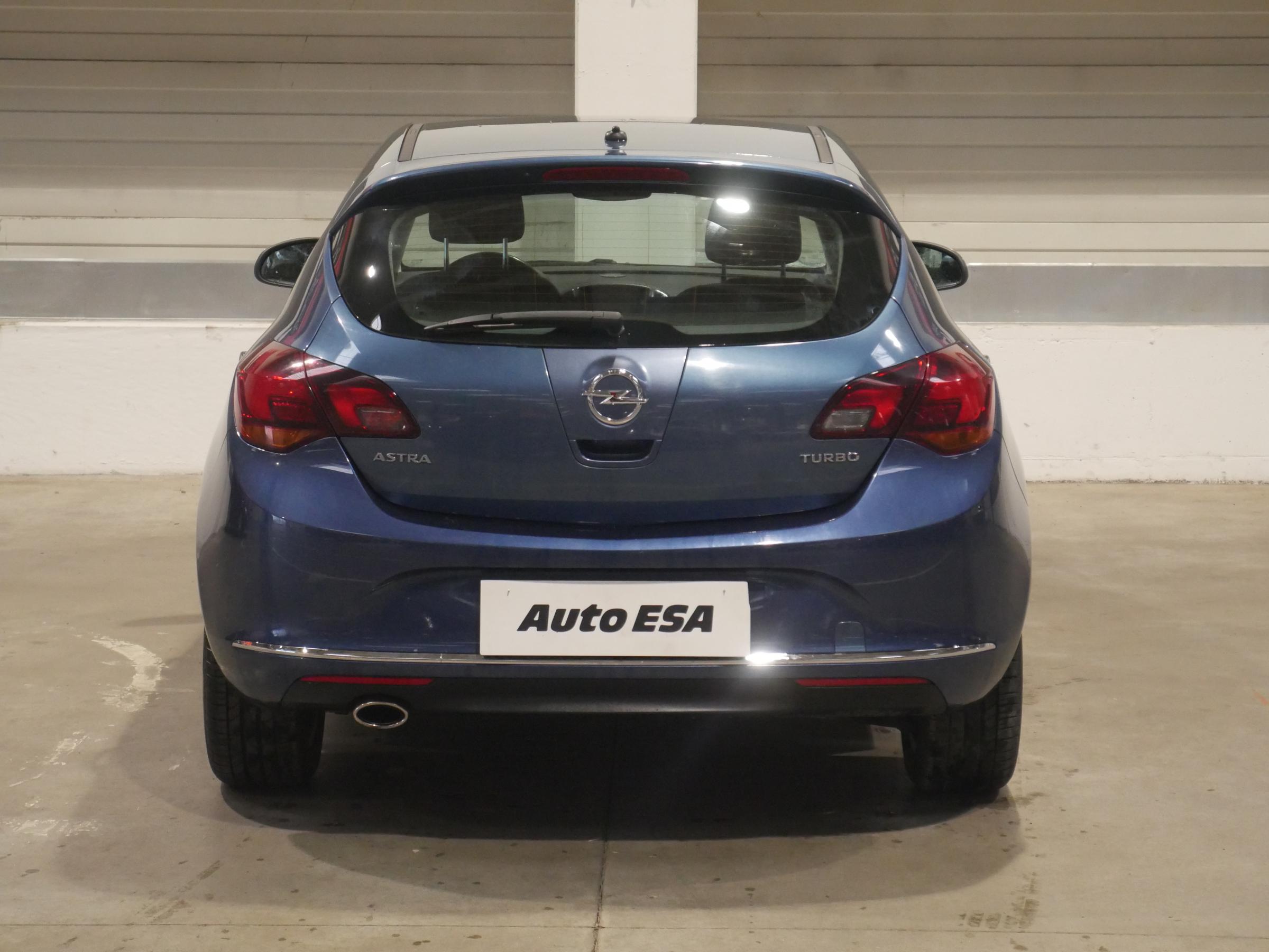 Opel Astra, 2013 - pohled č. 5