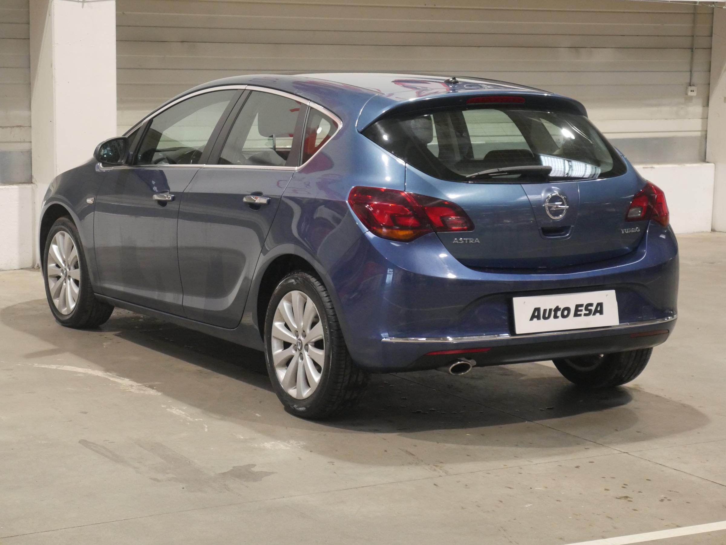 Opel Astra, 2013 - pohled č. 6
