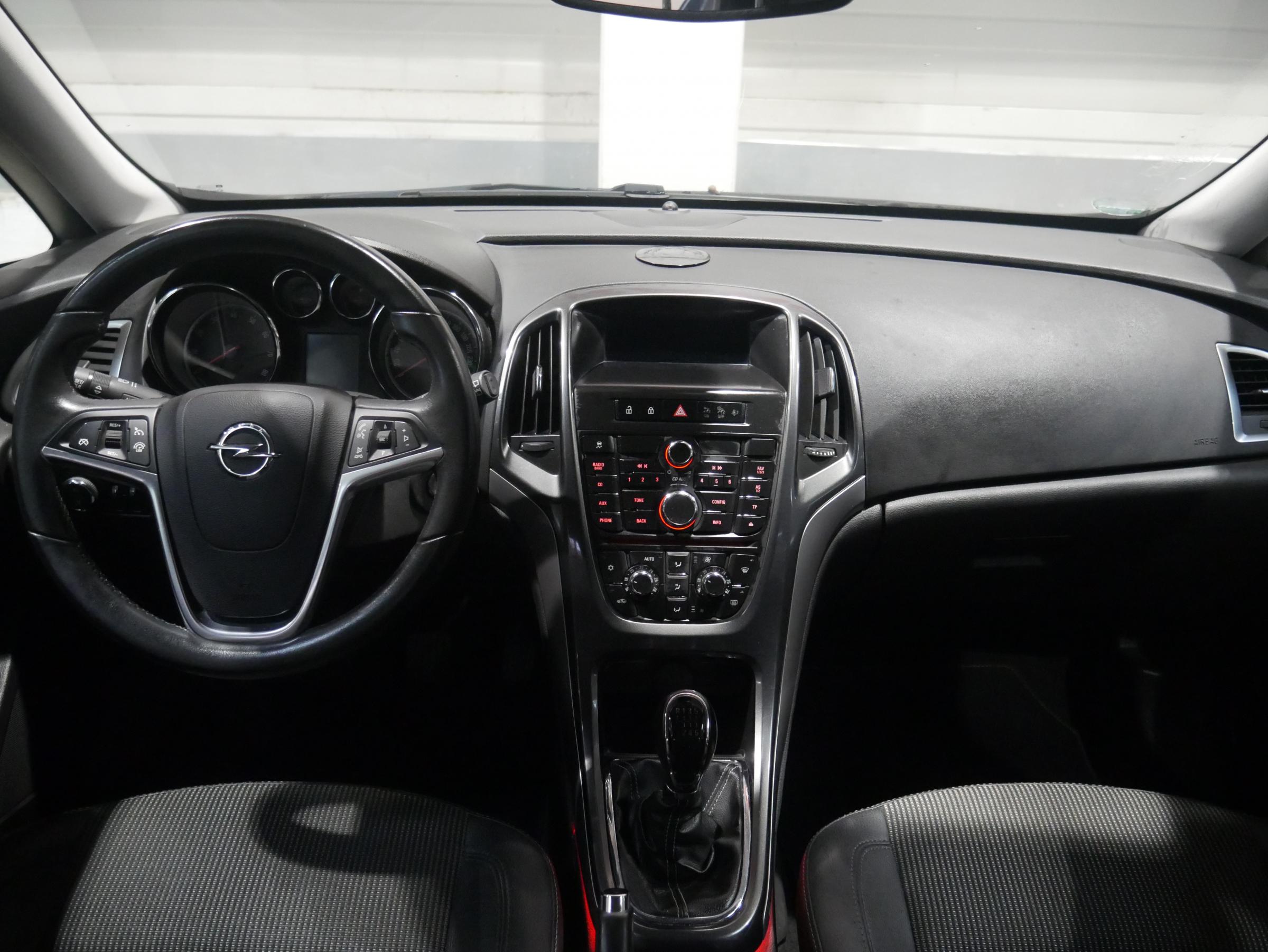 Opel Astra, 2013 - pohled č. 8