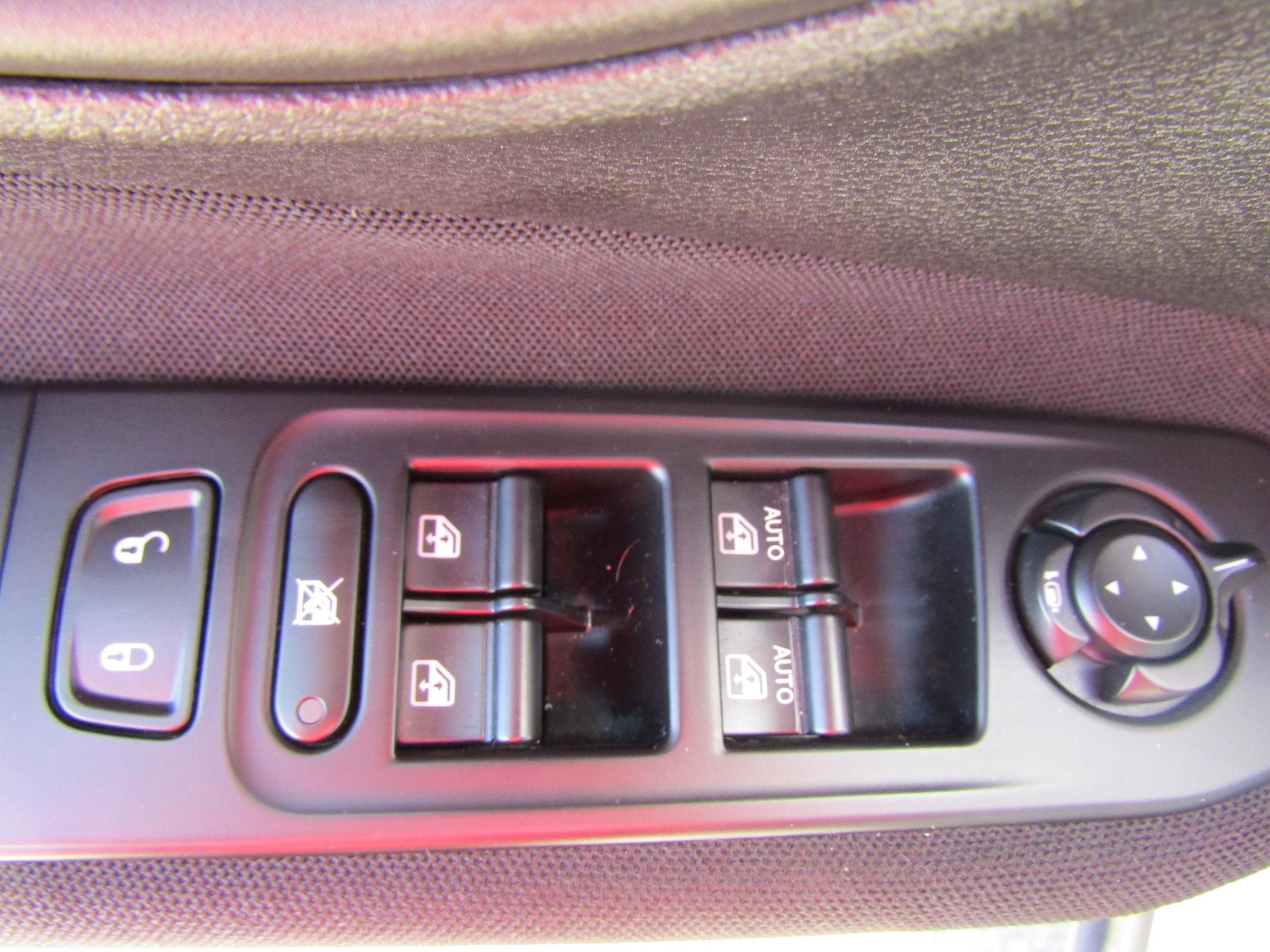 Jeep Renegade, 2017 - pohled č. 20