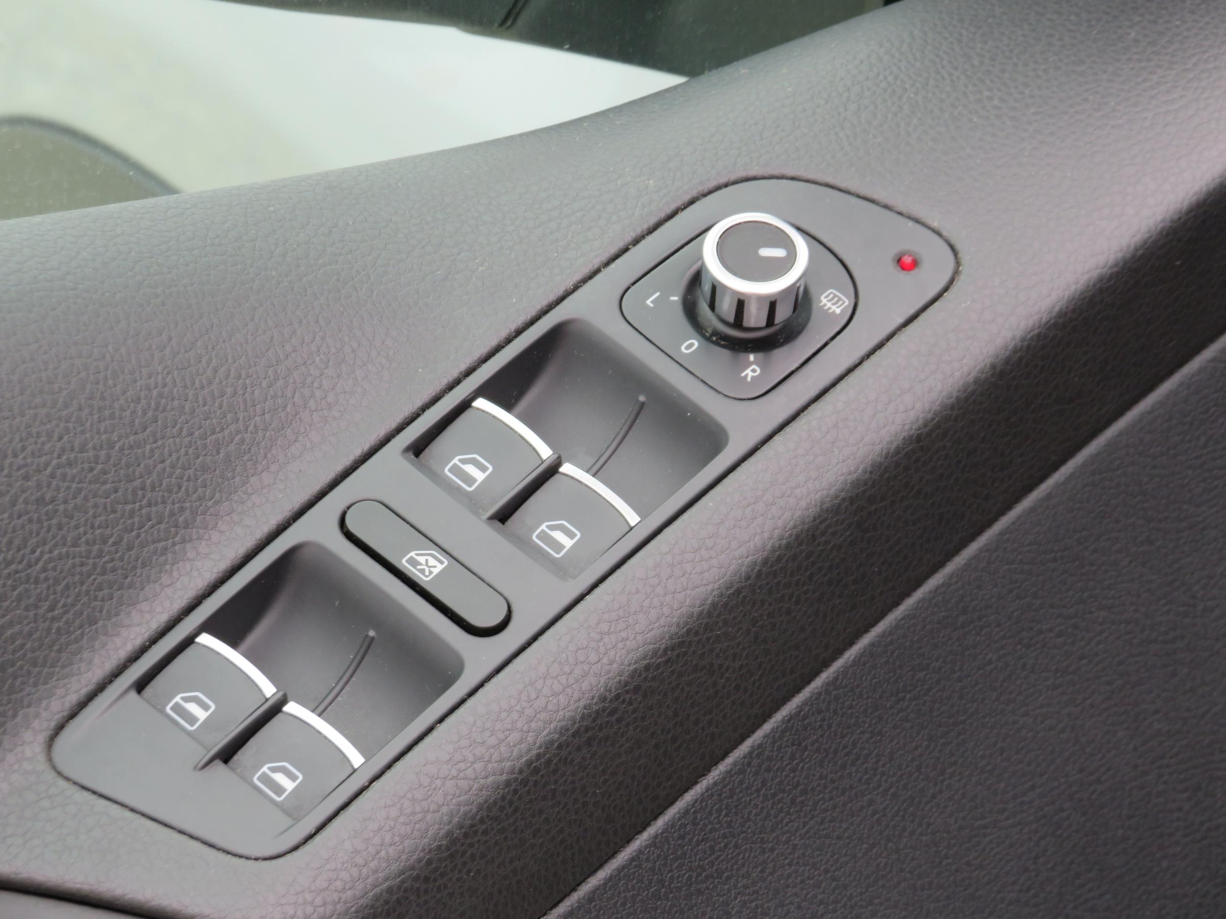 Volkswagen Tiguan, 2012 - pohled č. 12