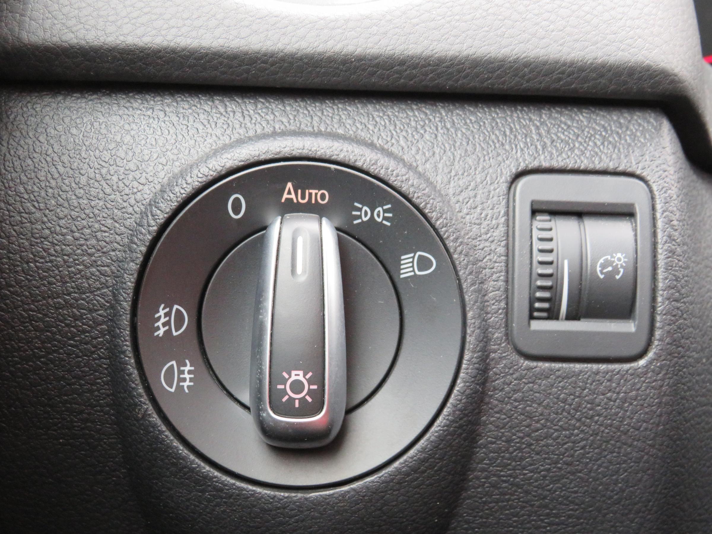 Volkswagen Tiguan, 2012 - pohled č. 13