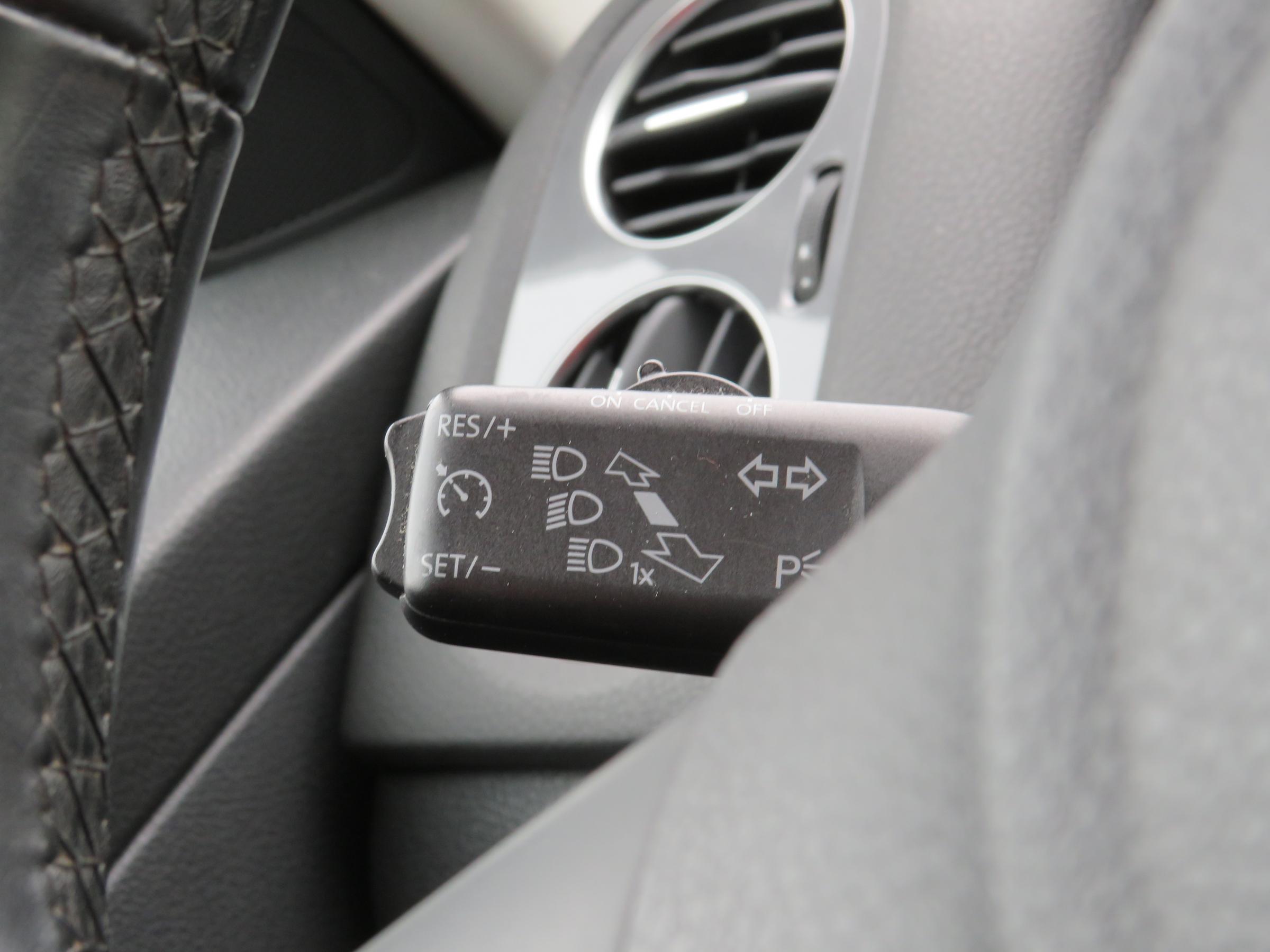 Volkswagen Tiguan, 2012 - pohled č. 14