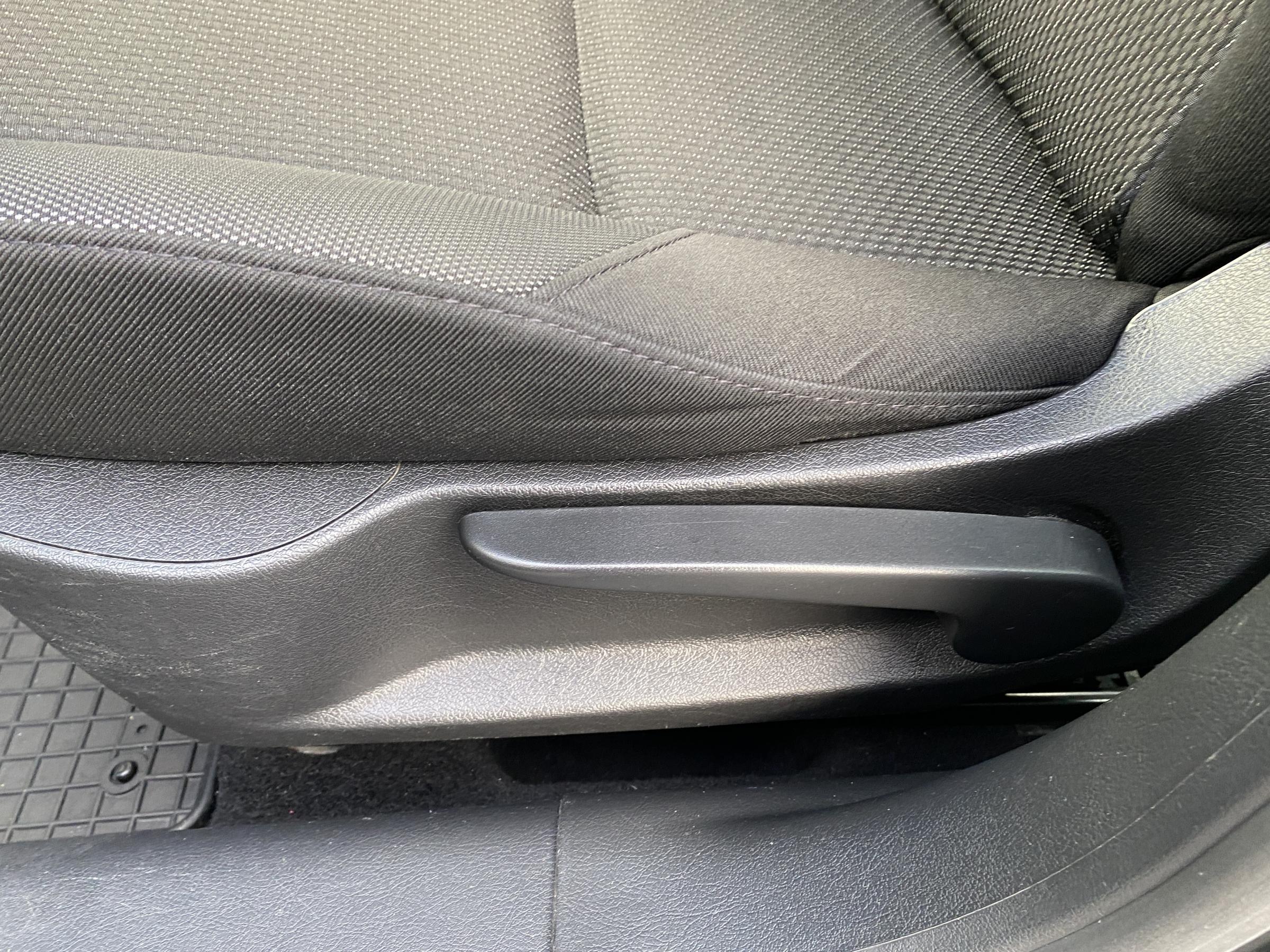 Peugeot 207, 2011 - pohled č. 14