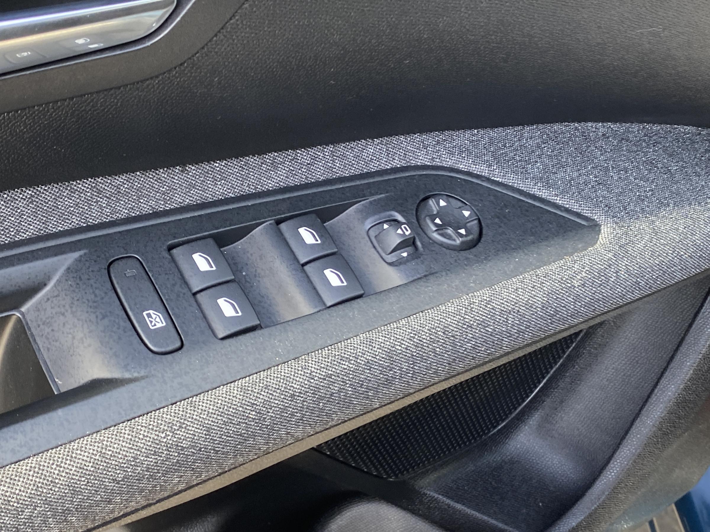 Peugeot 5008, 2023 - pohled č. 11