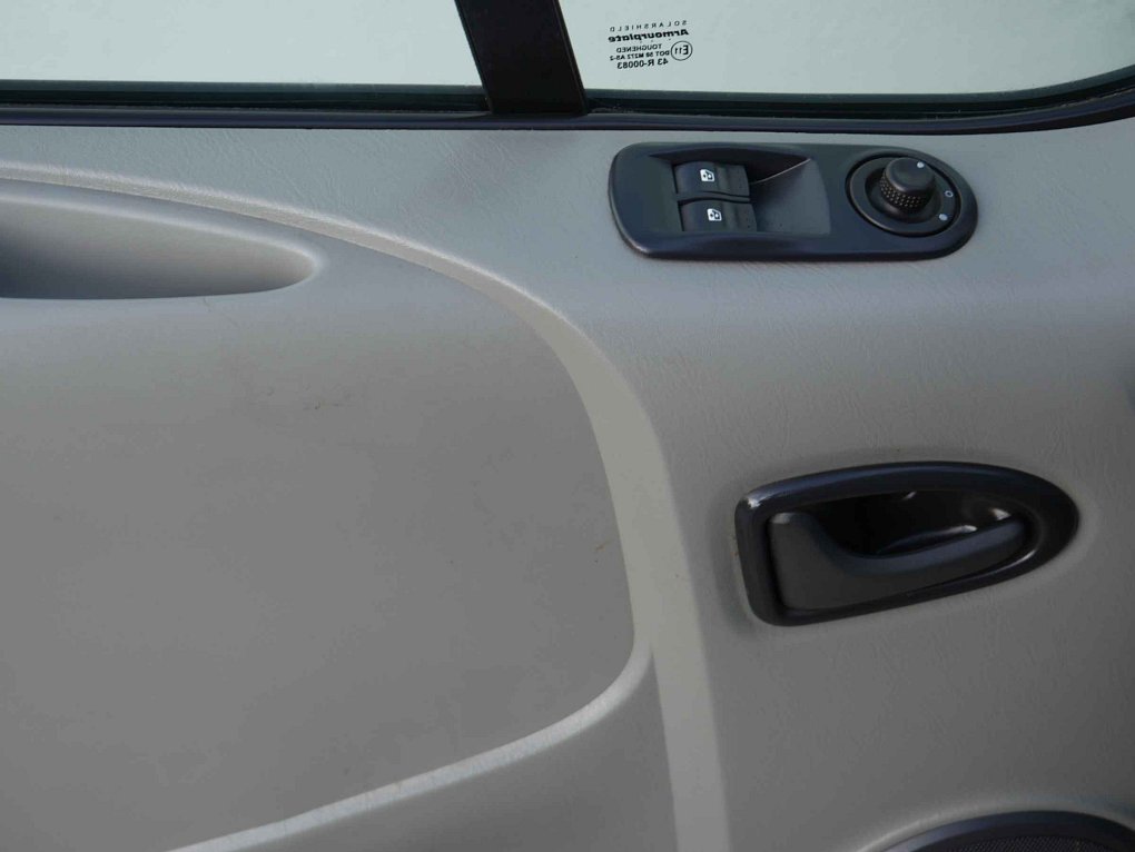 Renault Trafic 2.0dCi  8míst