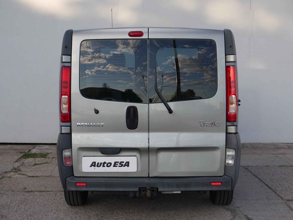 Renault Trafic 2.0dCi  8míst