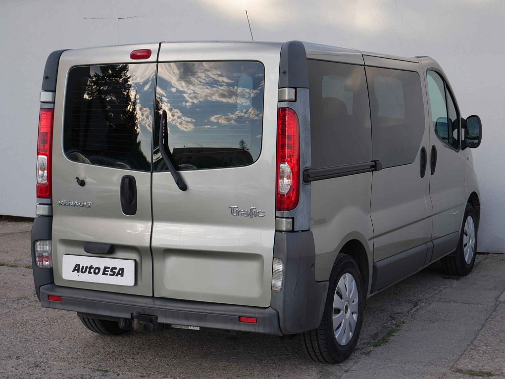 Renault Trafic 2.0dCi  8míst