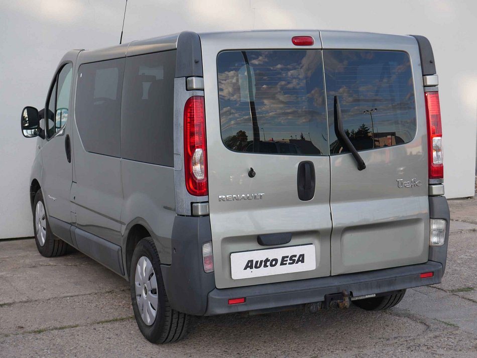 Renault Trafic 2.0dCi  8míst