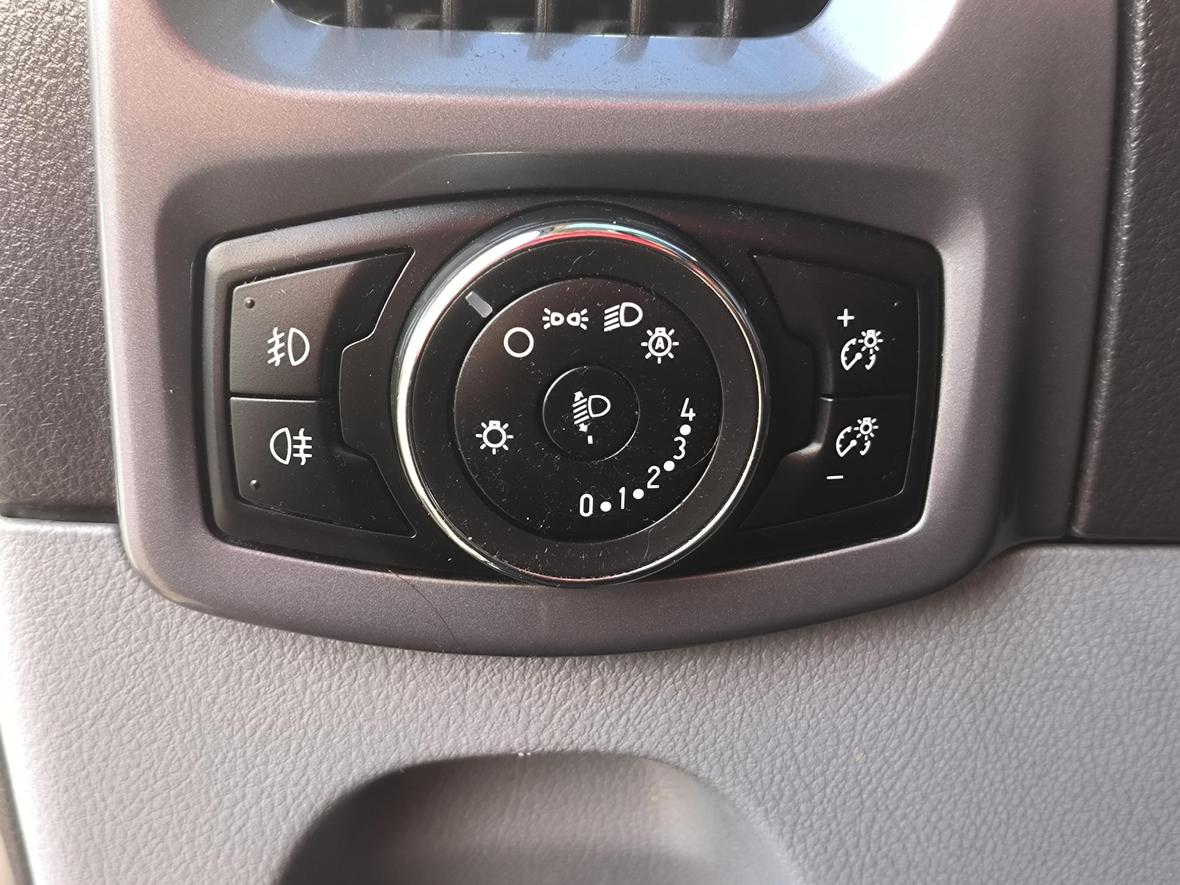 Ford Transit Custom, 2015 - pohled č. 20