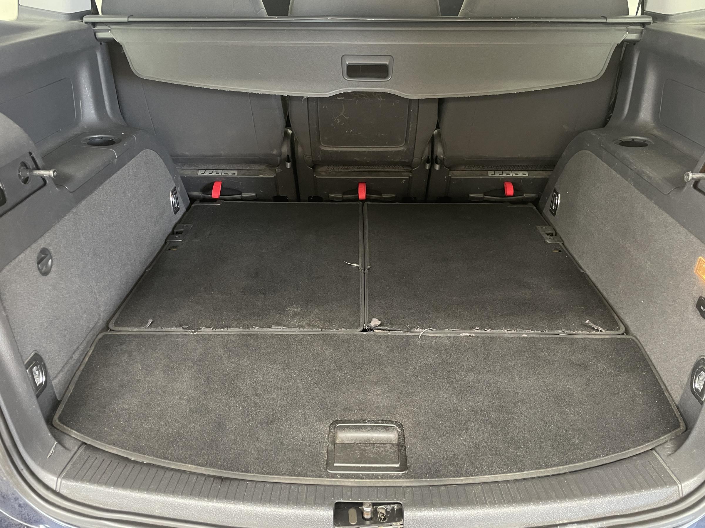 Volkswagen Touran, 2011 - pohled č. 7