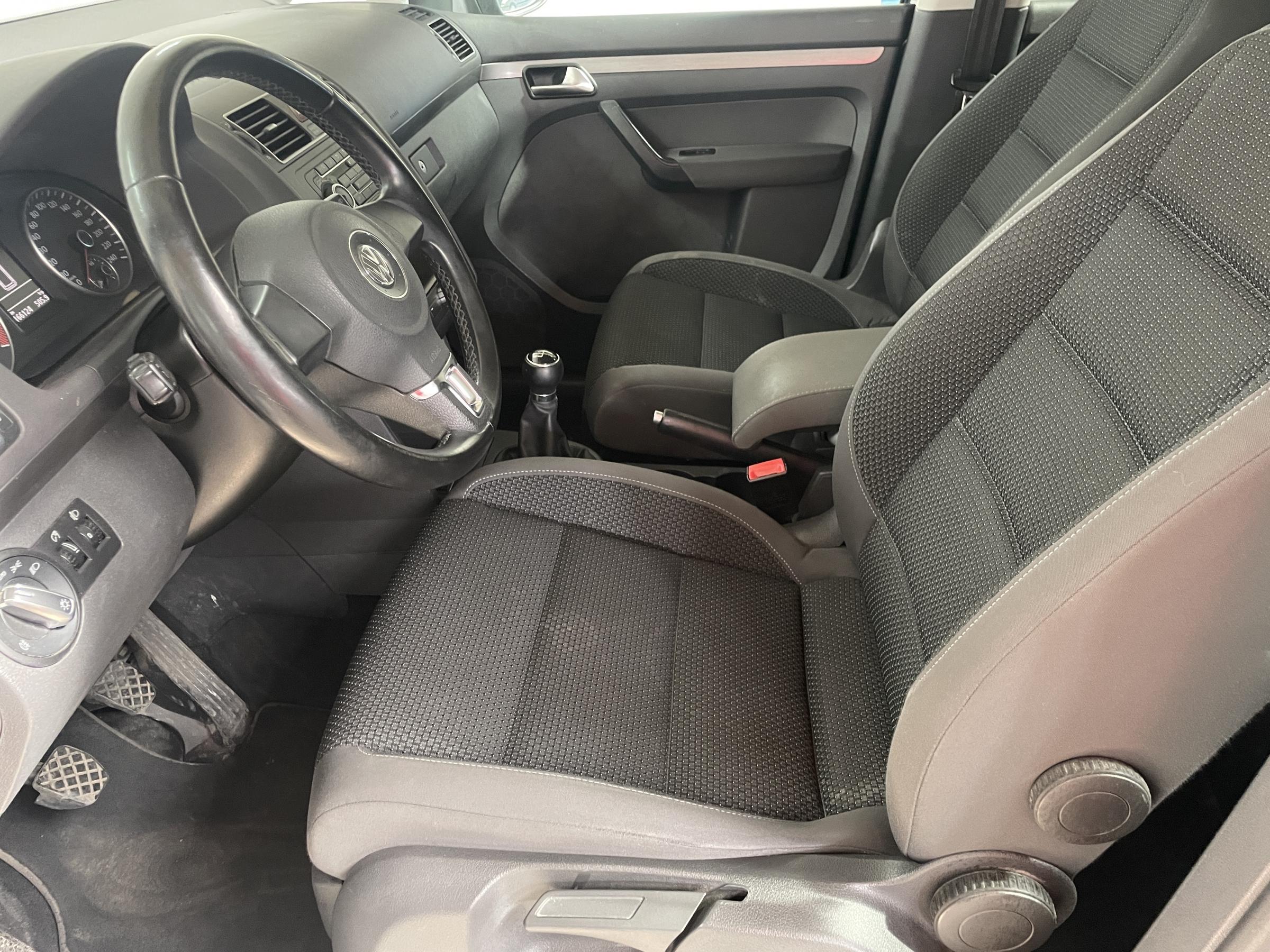 Volkswagen Touran, 2011 - pohled č. 9