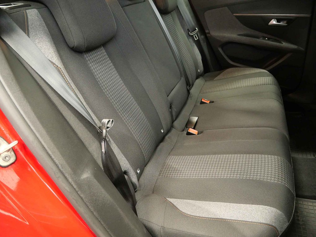 Peugeot 3008 1.2 PT 