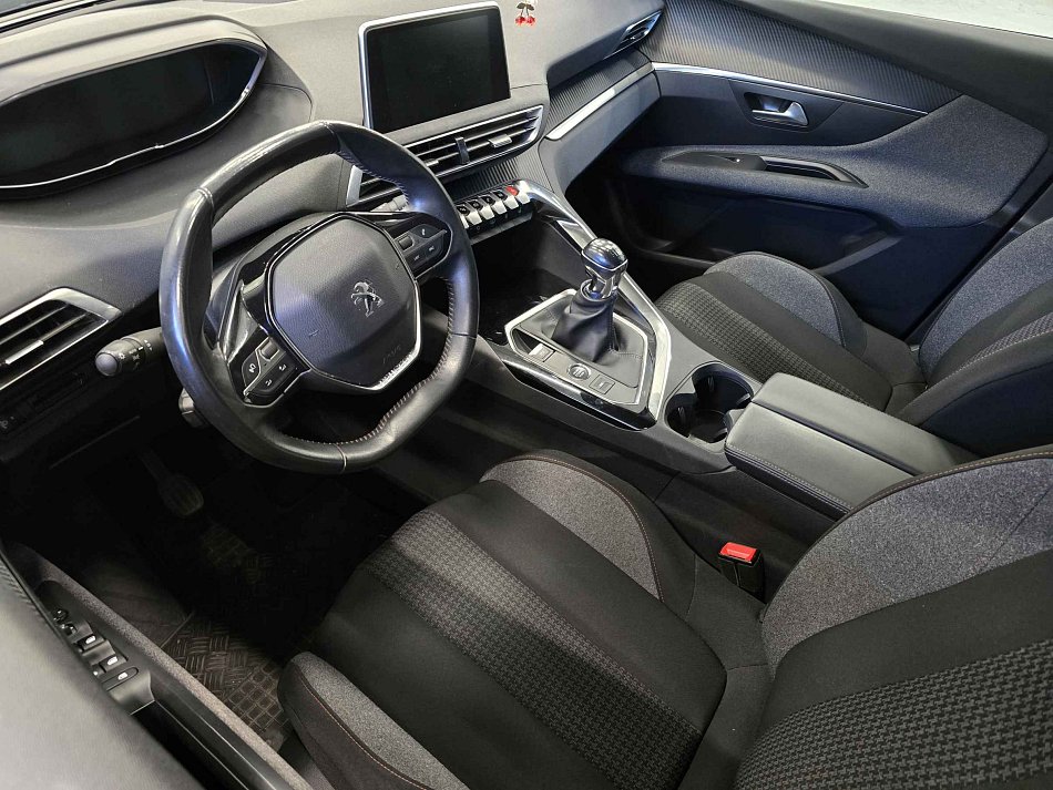 Peugeot 3008 1.2PT 