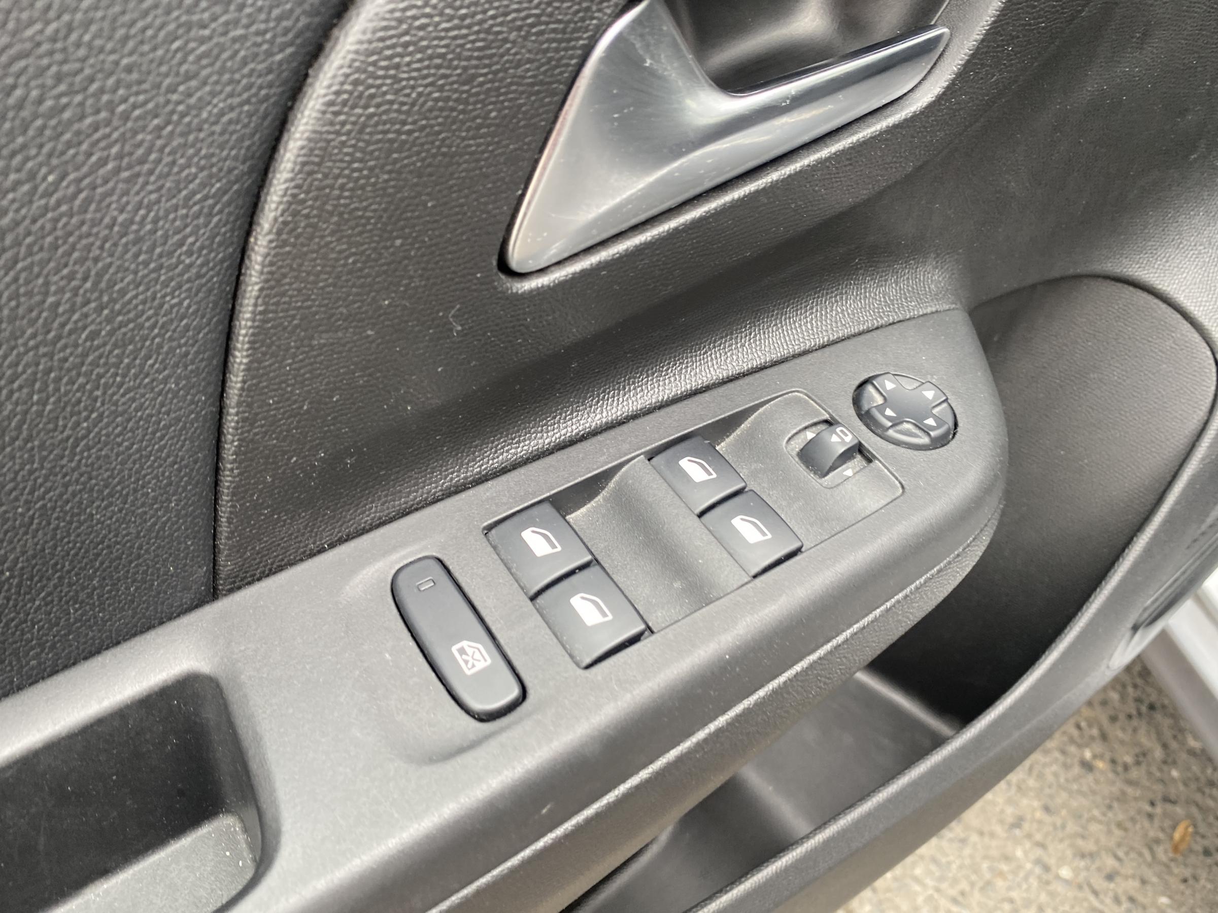 Opel Corsa, 2020 - pohled č. 13