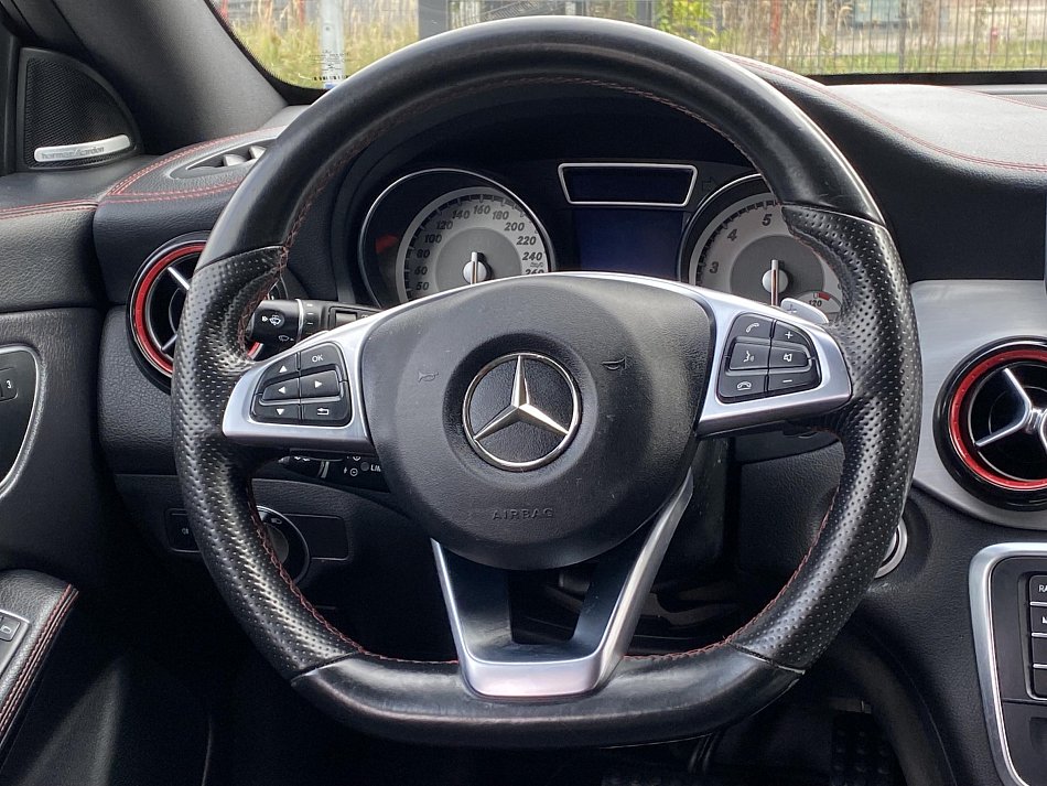 Mercedes-Benz CLA 2.0 i  250 4Matic