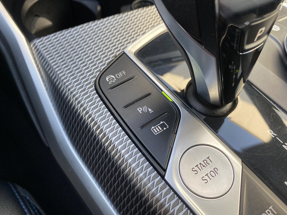 BMW Řada 3 2.0i  330E