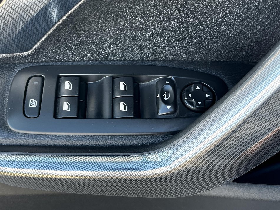 Peugeot 2008 1.2 PT Féline Titane