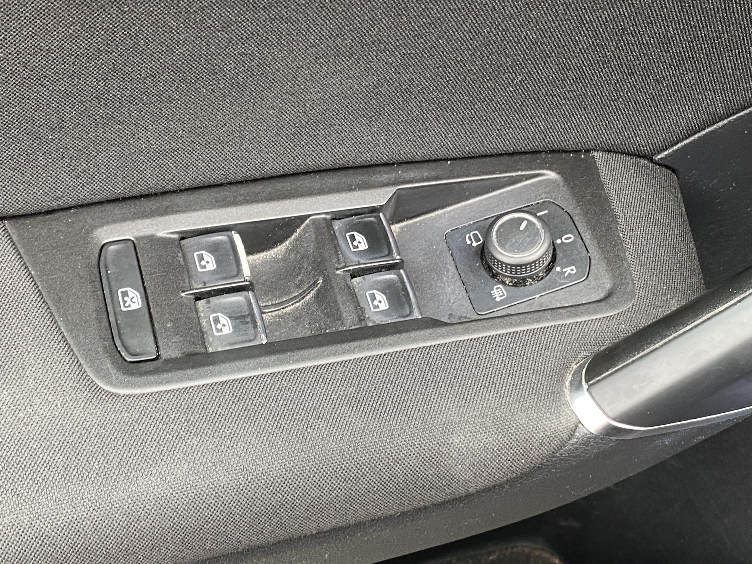 Volkswagen Touran, 2016 - pohled č. 11