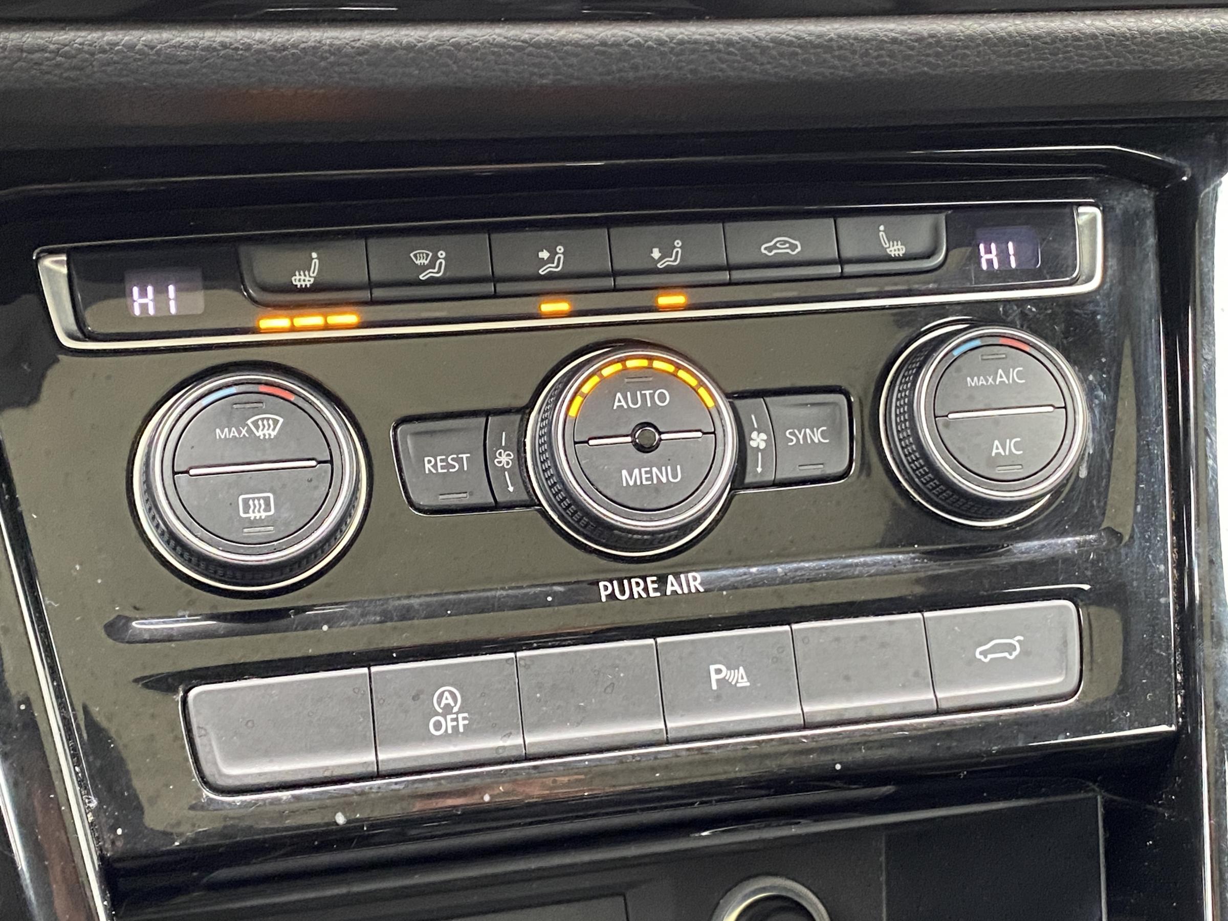 Volkswagen Touran, 2016 - pohled č. 15