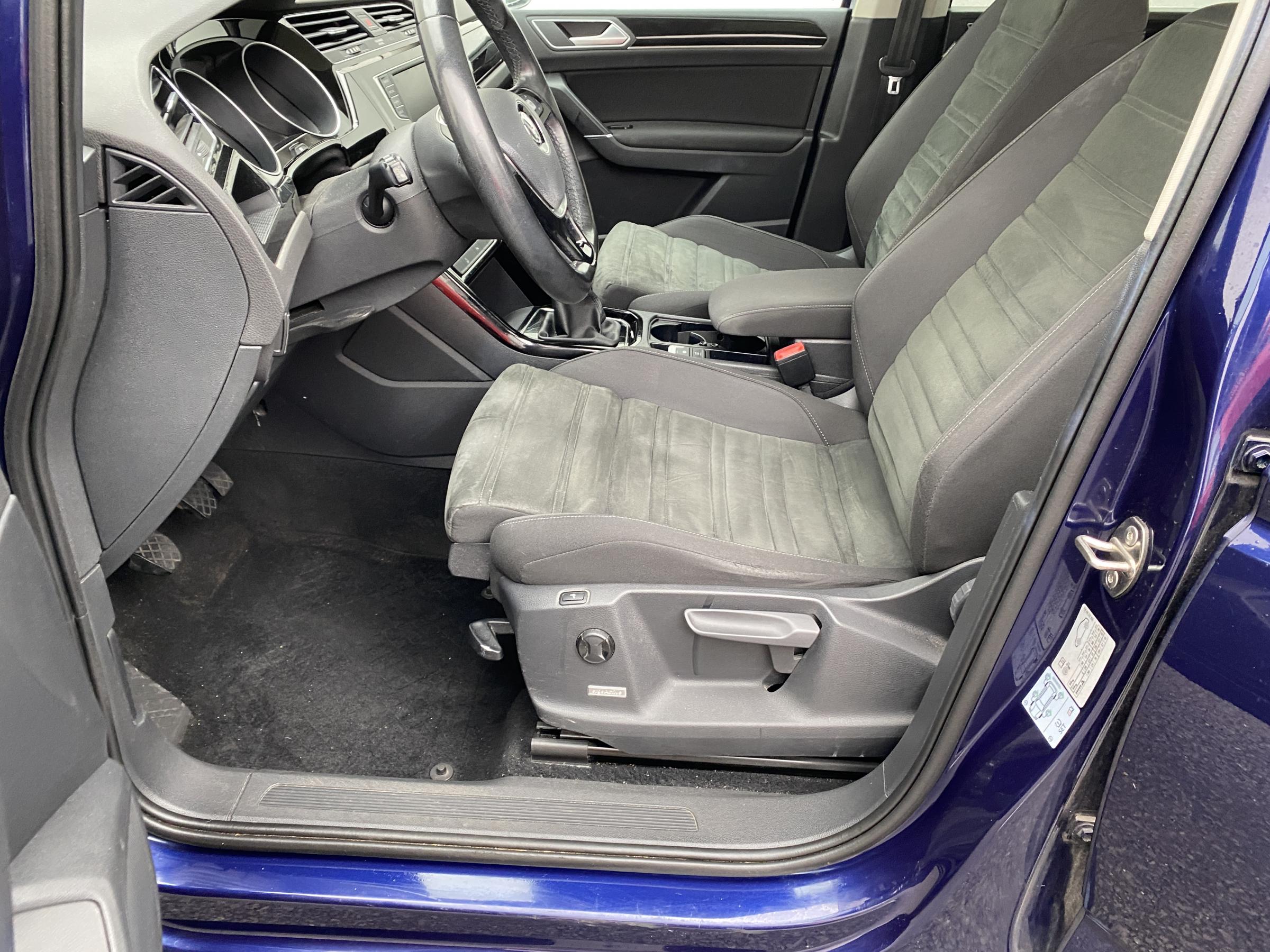 Volkswagen Touran, 2016 - pohled č. 9