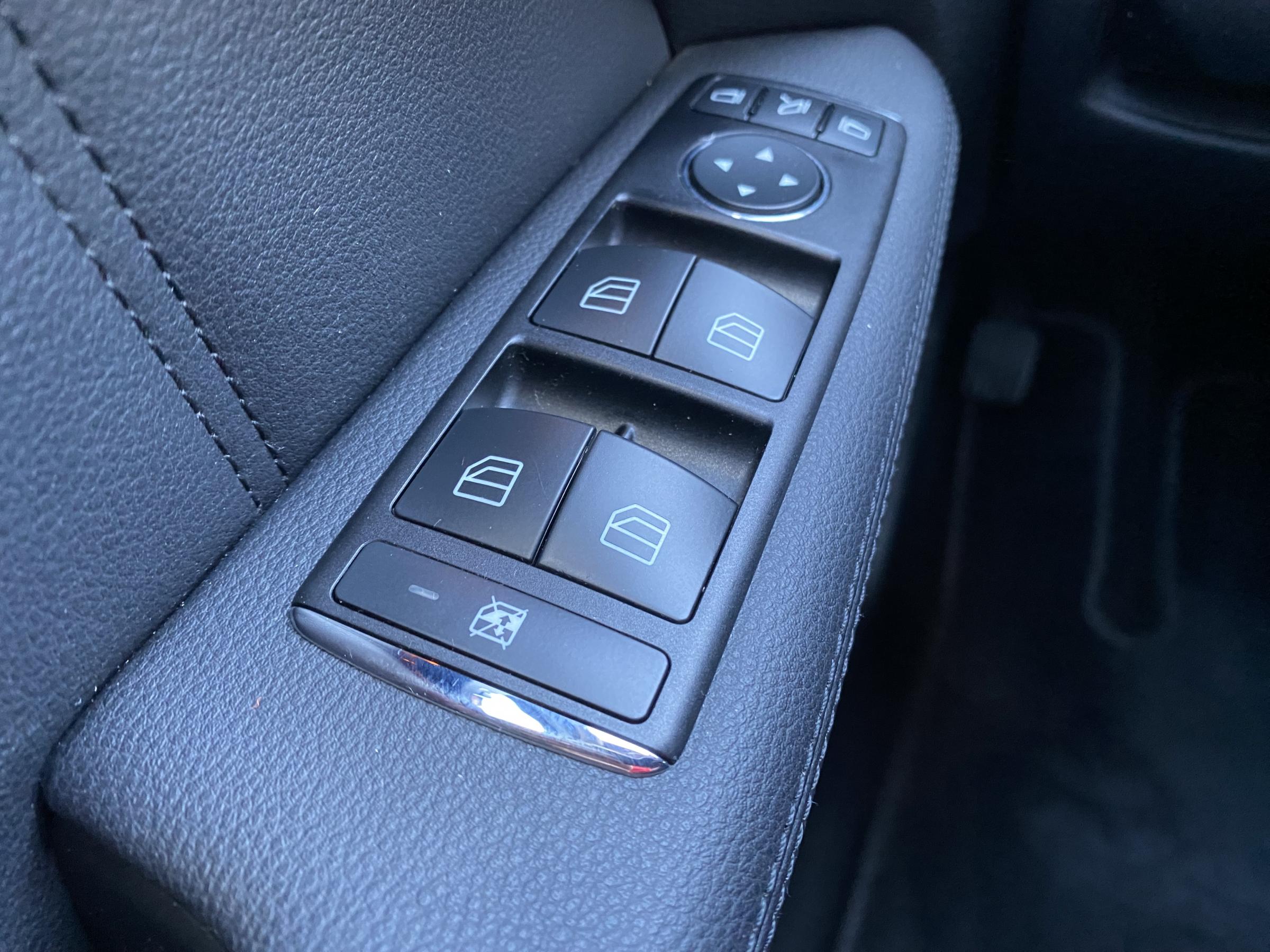 Mercedes-Benz Třída E, 2010 - pohled č. 11