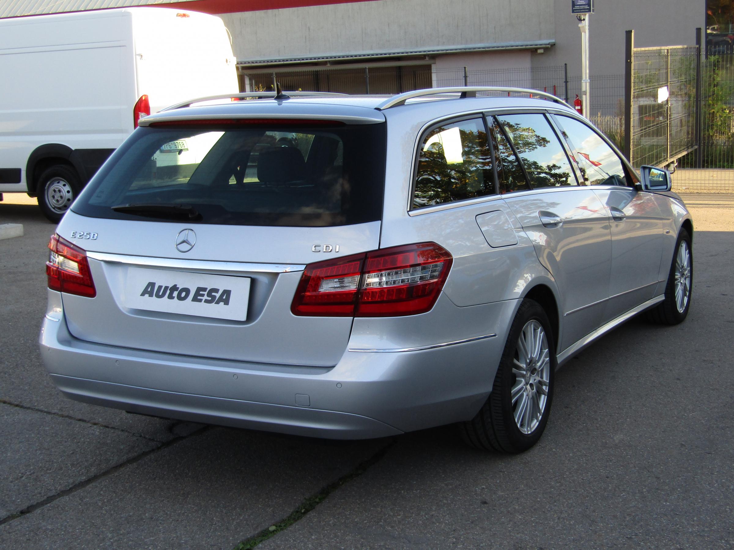 Mercedes-Benz Třída E, 2010 - pohled č. 4