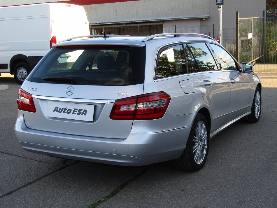 Mercedes-Benz Třída E 2.2CDi  E250
