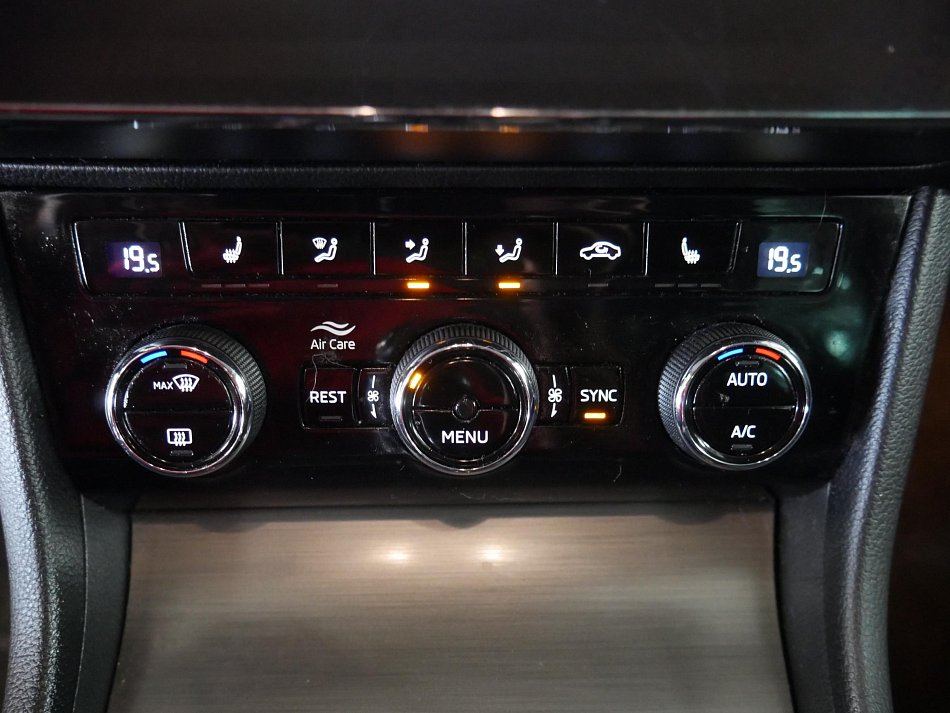 Škoda Superb III 2.0 TDi 