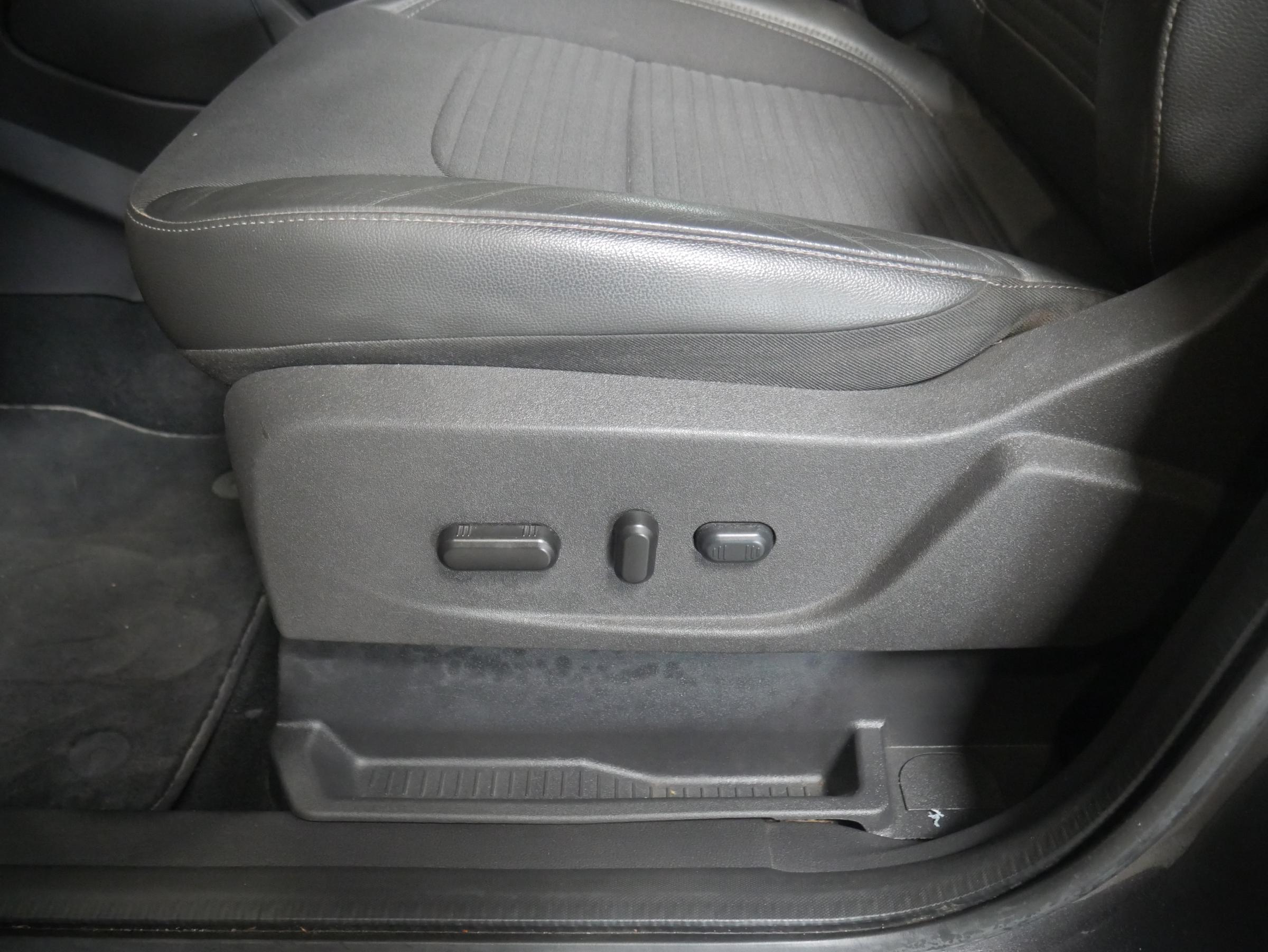 Ford Kuga, 2017 - pohled č. 16